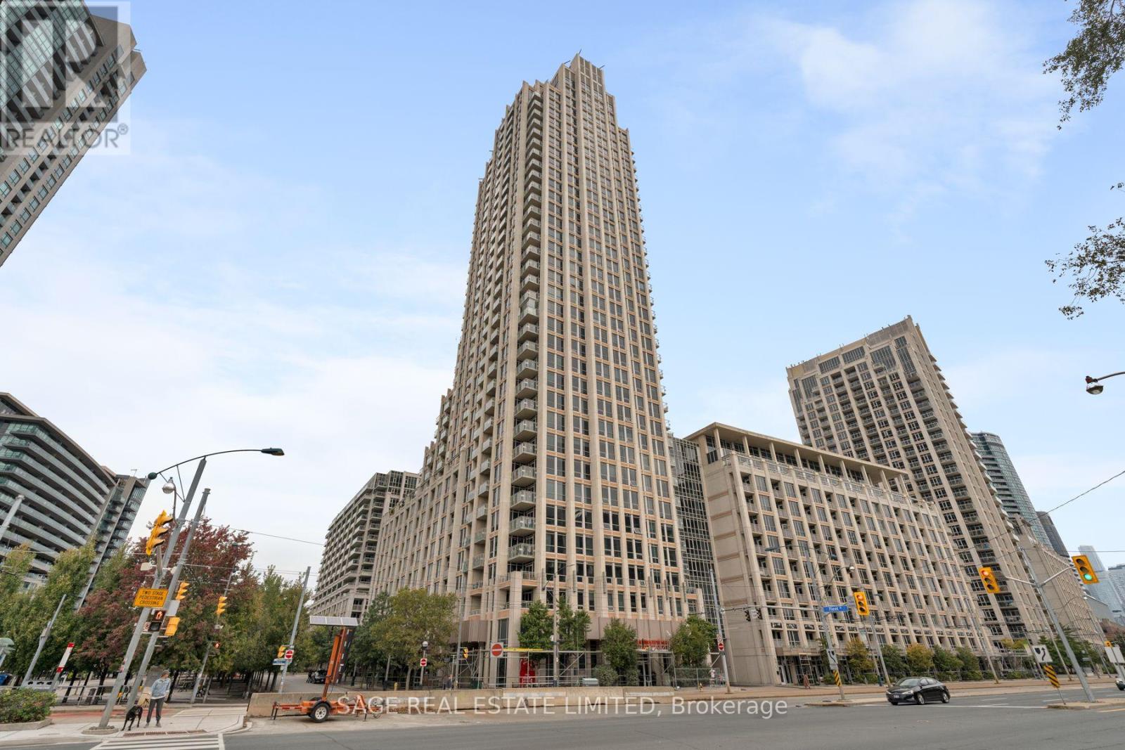 904 - 628 FLEET STREET Property Photo 1