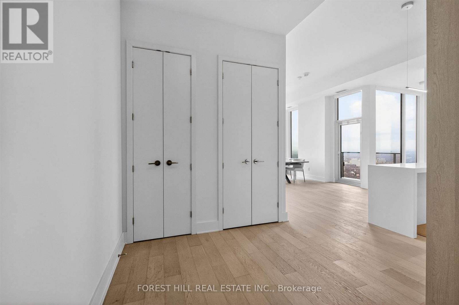 Ph02 - 11 Yorkville Avenue Property Photo 9