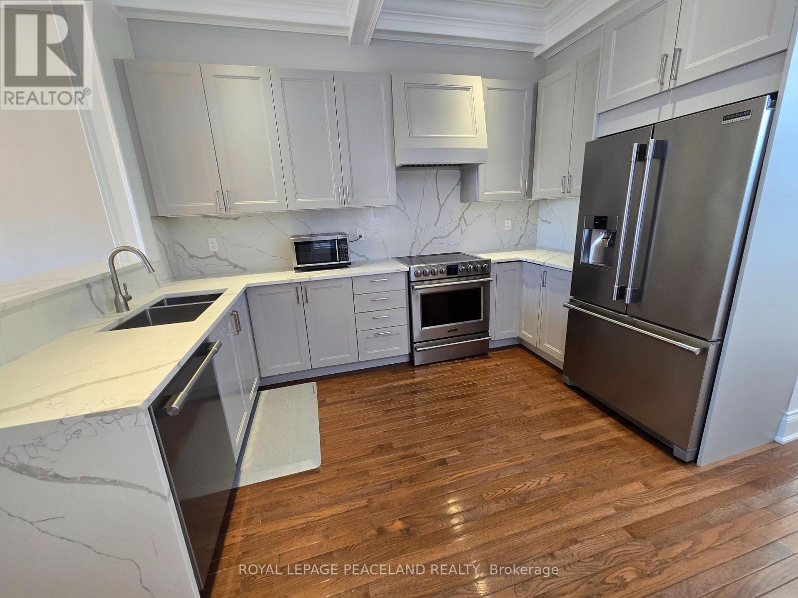 Mainhse - 322 Clinton Street Property Photo 10