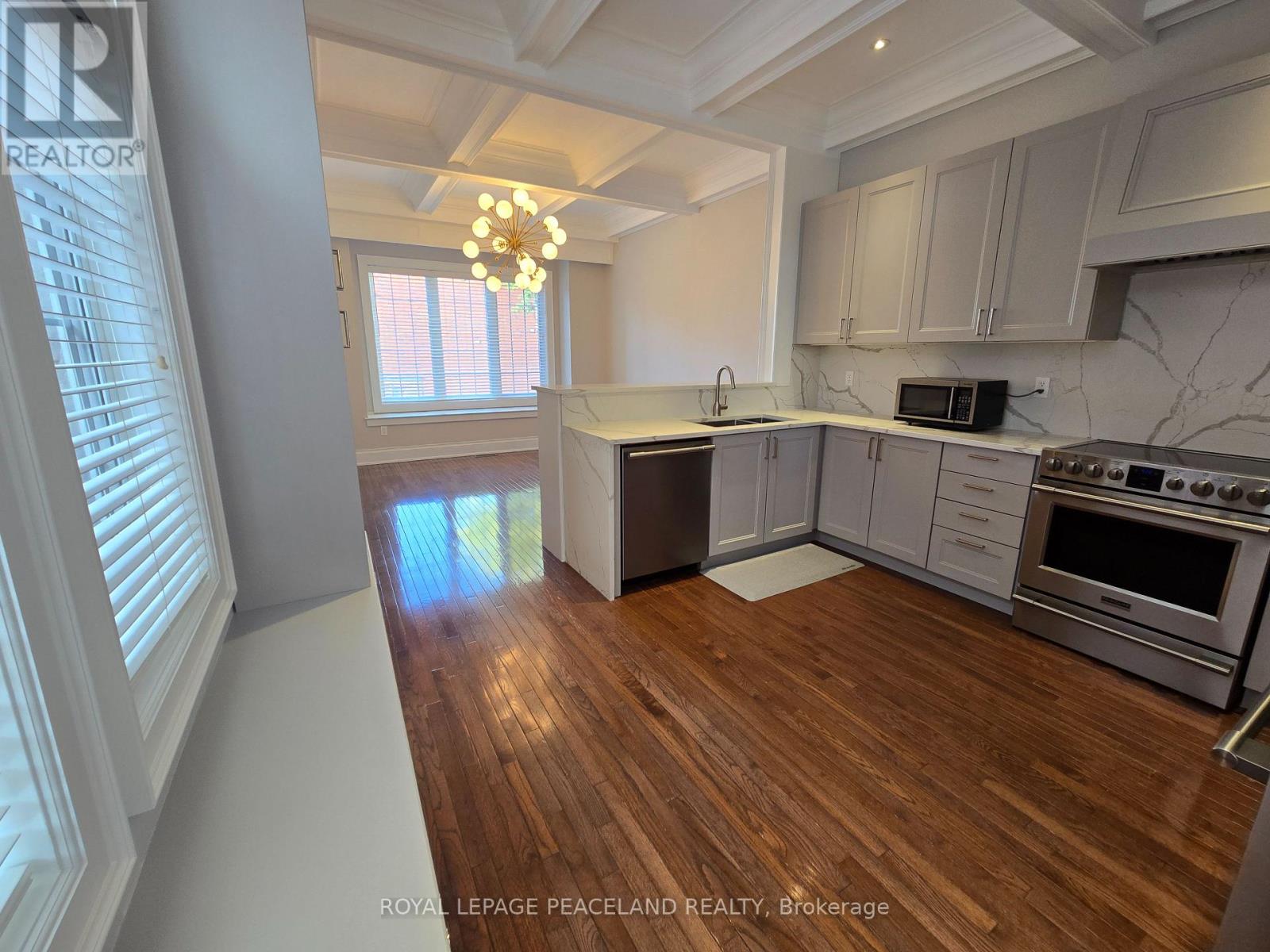 Mainhse - 322 Clinton Street Property Photo 11