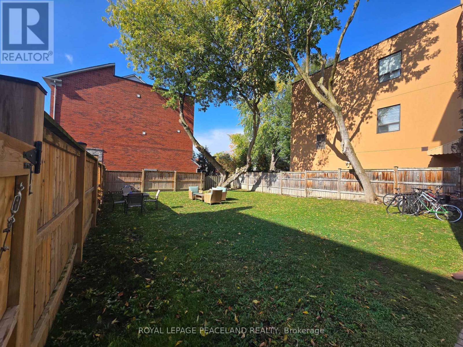 Mainhse - 322 Clinton Street Property Photo 25