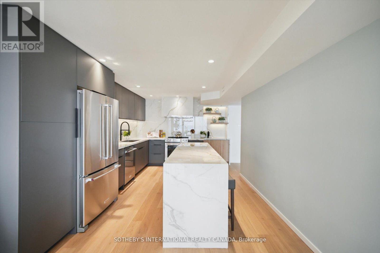 1110 - 65 Harbour Square Property Photo 7