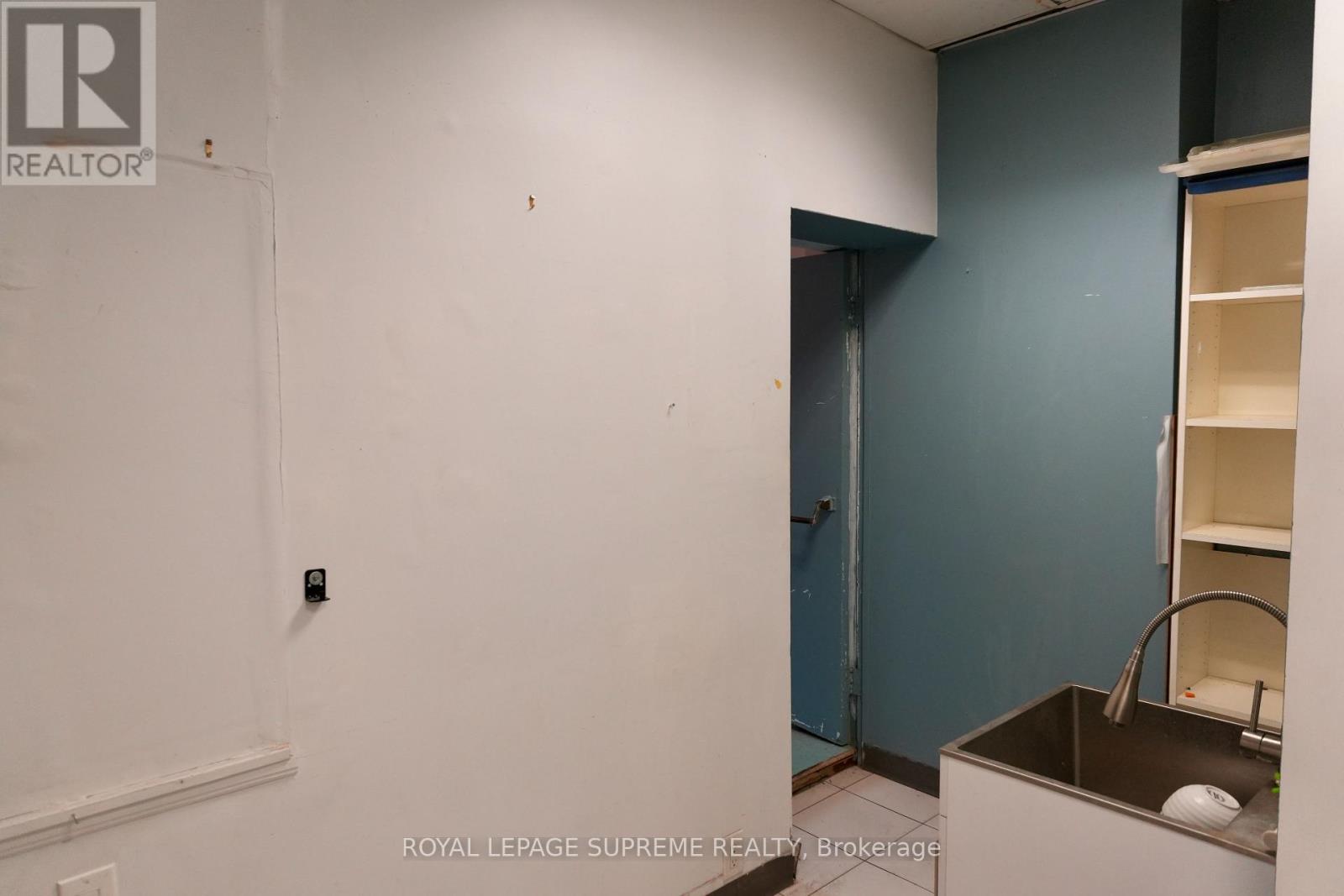 1209 Bloor Street W Property Photo 4