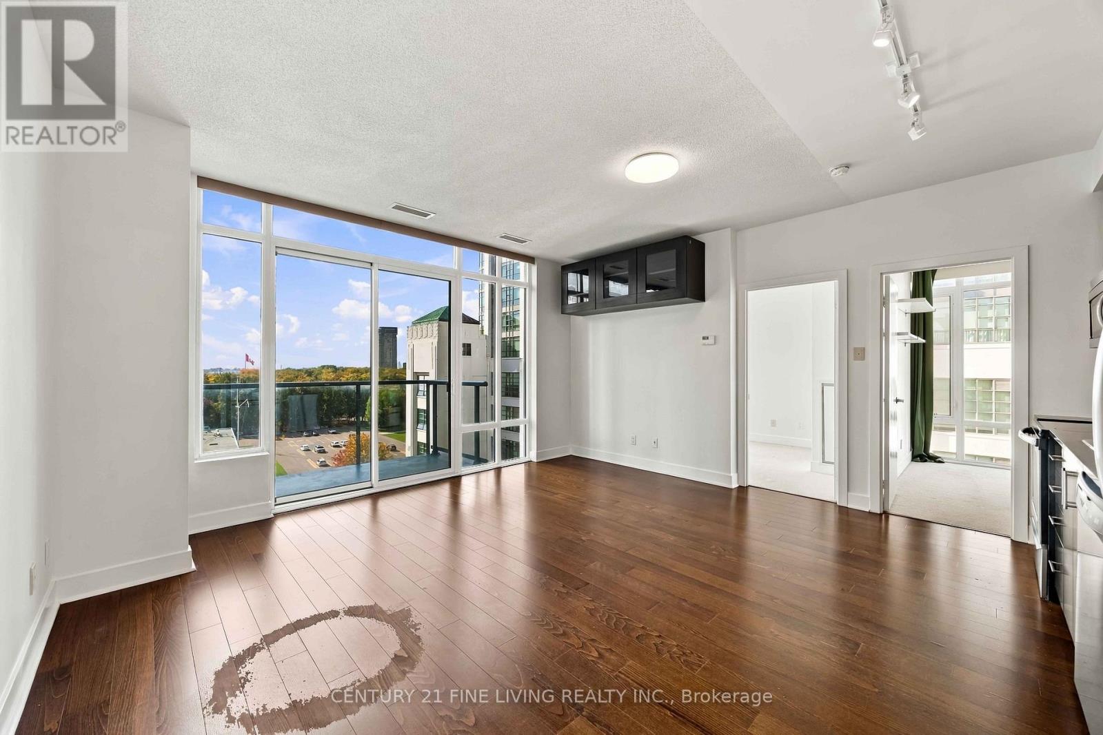 806 - 90 Stadium Road Property Photo 4