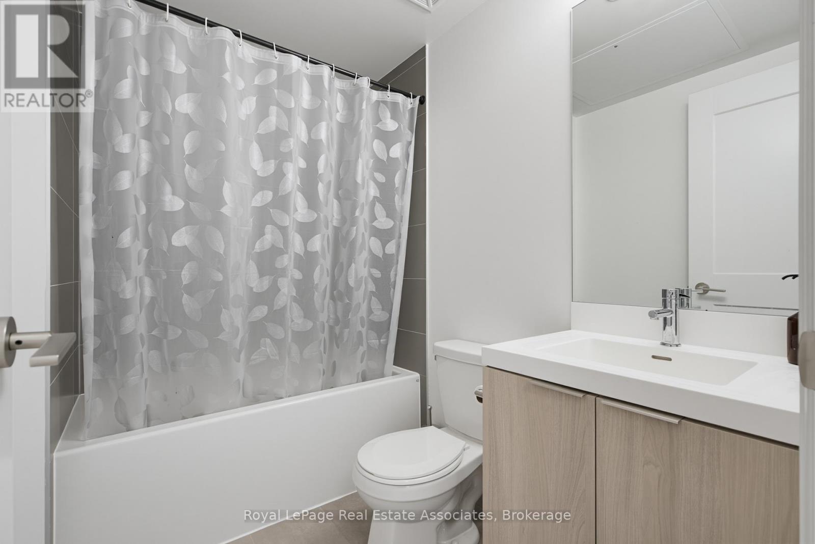 2403 - 8 Widmer Street Property Photo 6