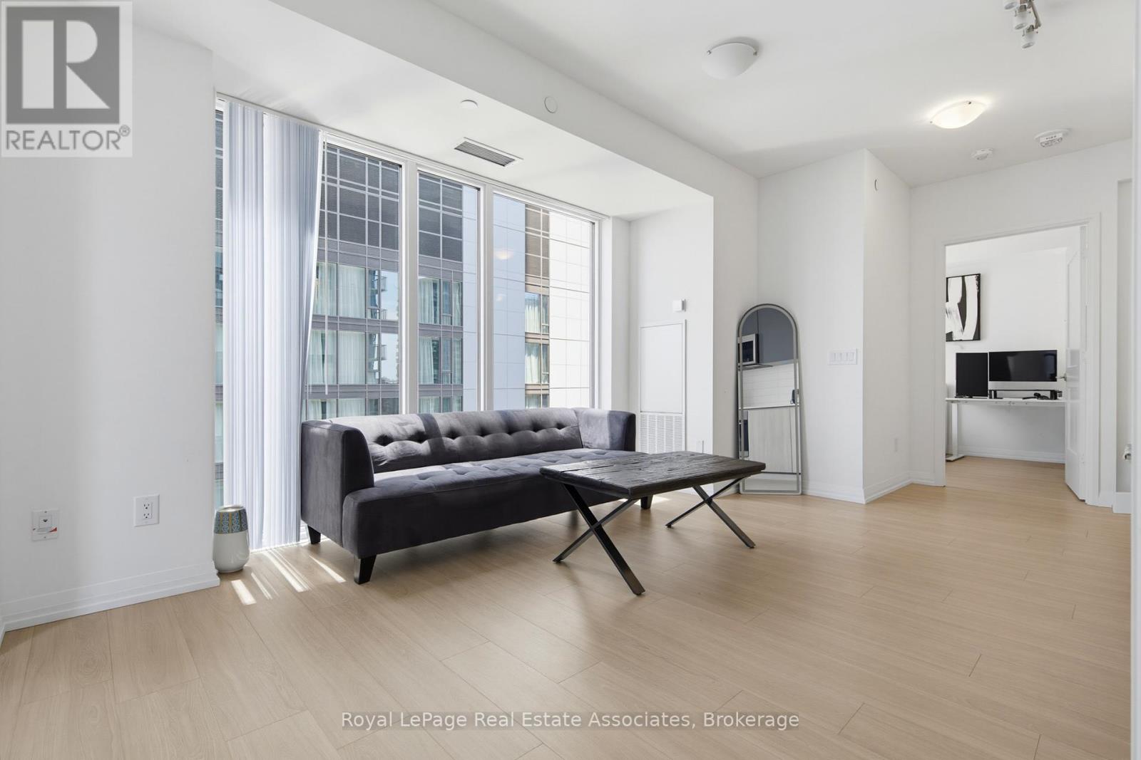 2403 - 8 Widmer Street Property Photo 8