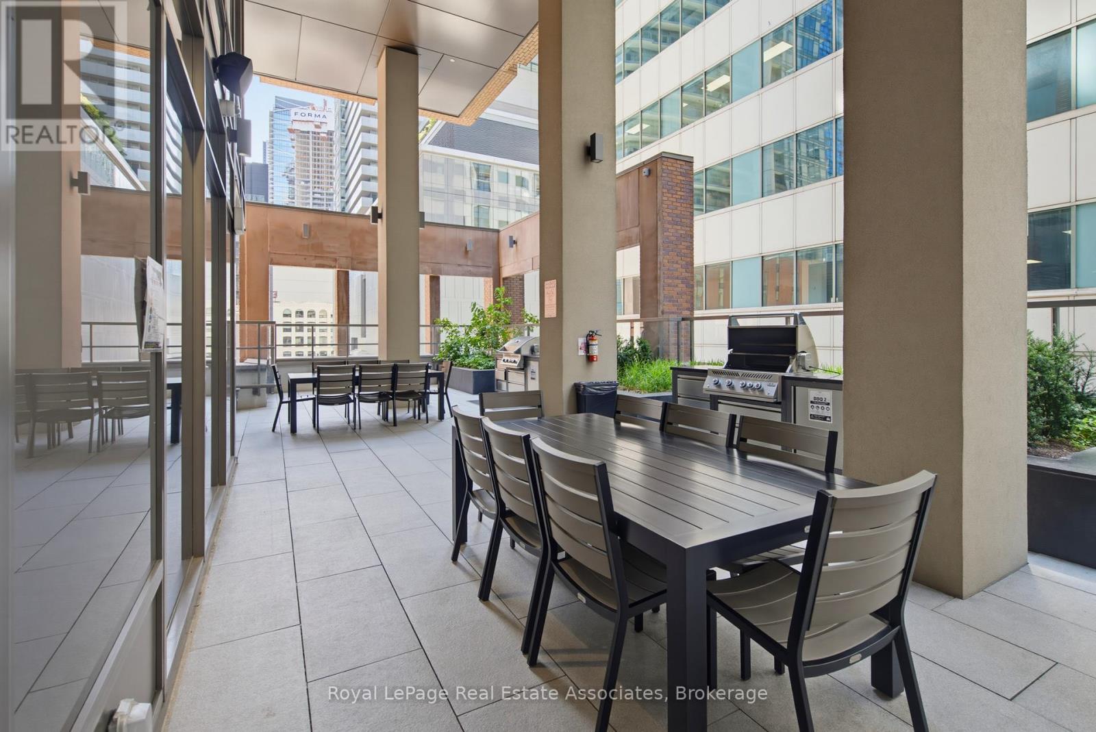 2403 - 8 Widmer Street Property Photo 22