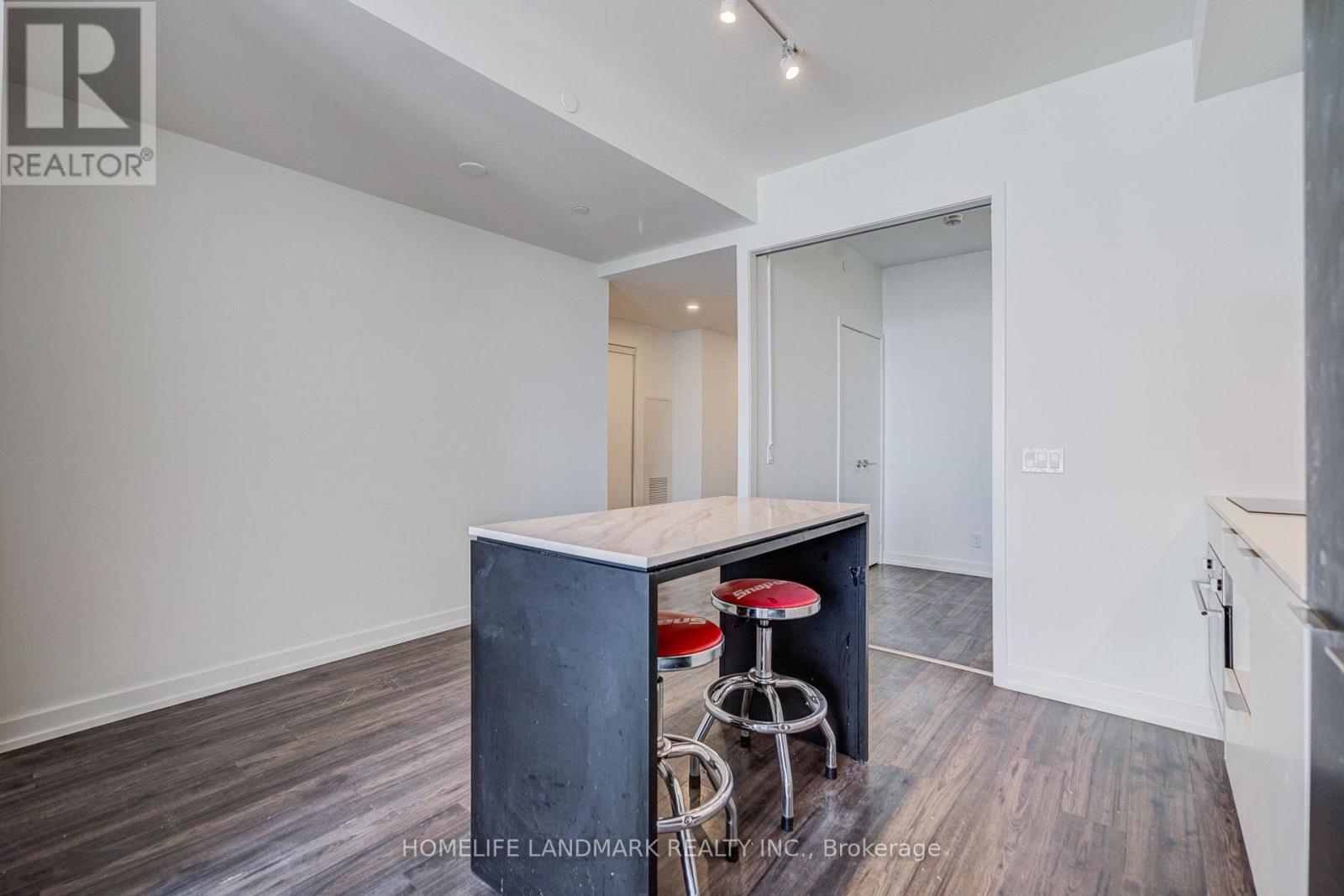 601 - 33 Helendale Avenue Property Photo 14