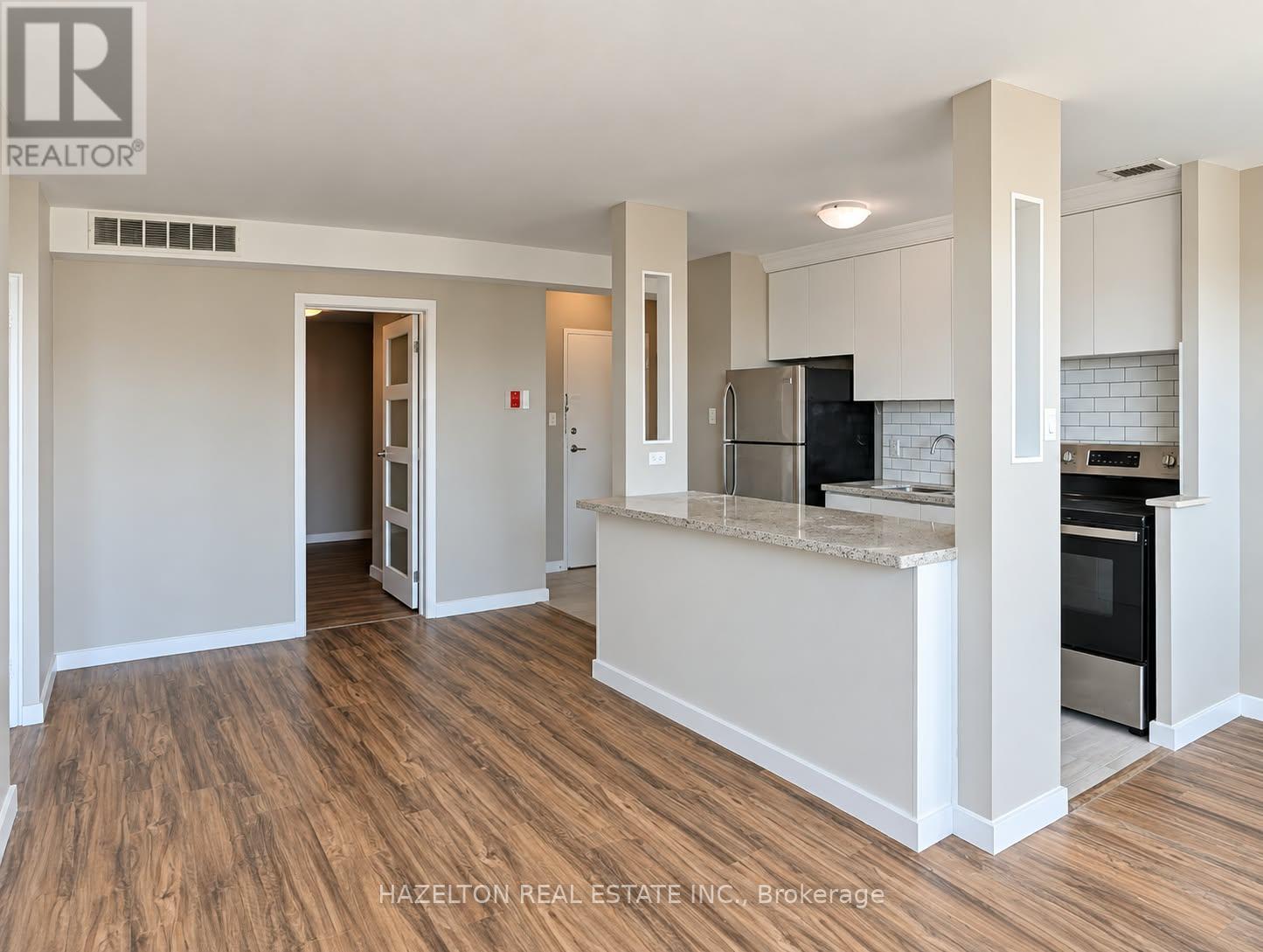 809 - 206 St George Street Property Photo 2