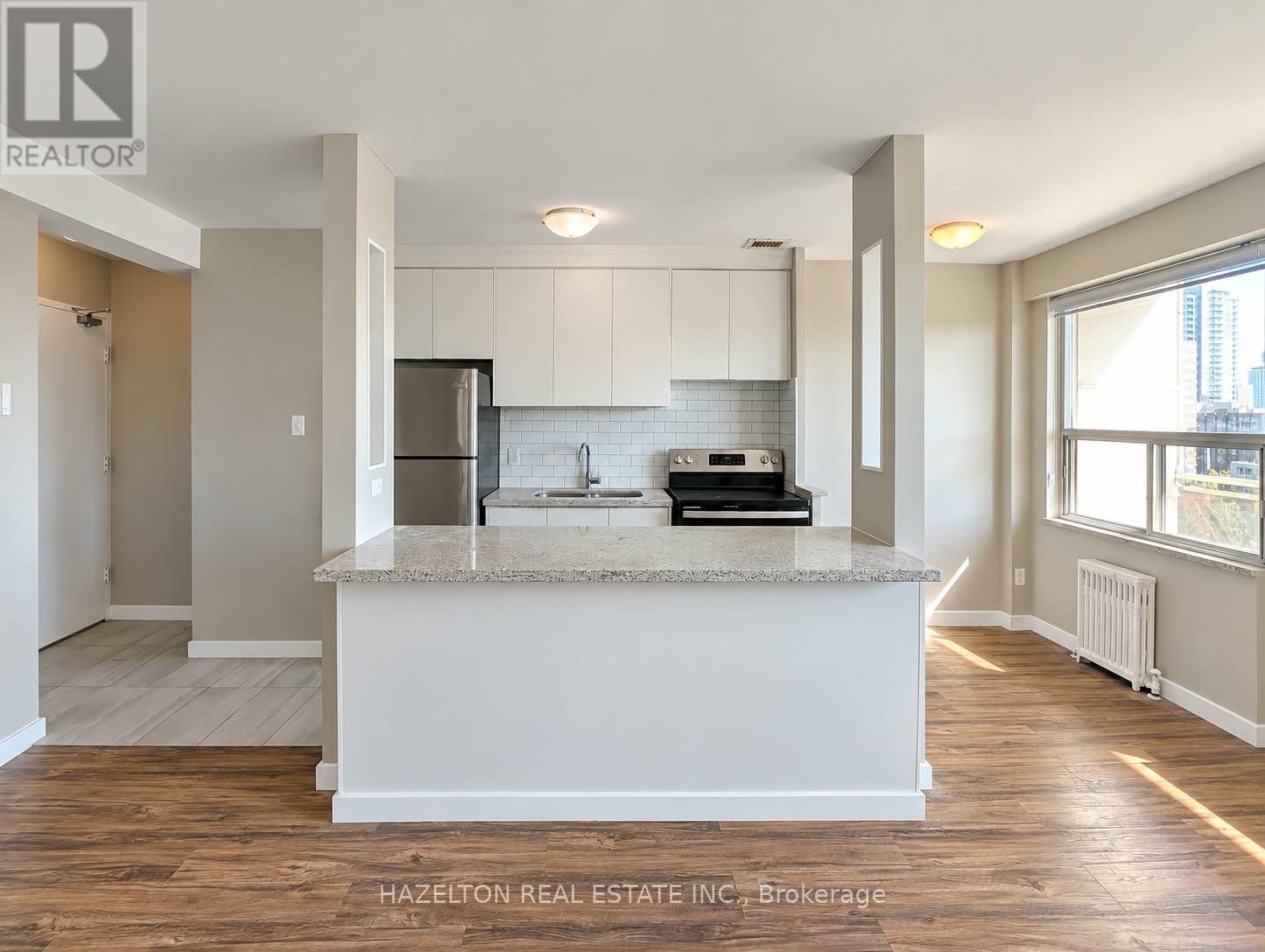 809 - 206 St George Street Property Photo 3