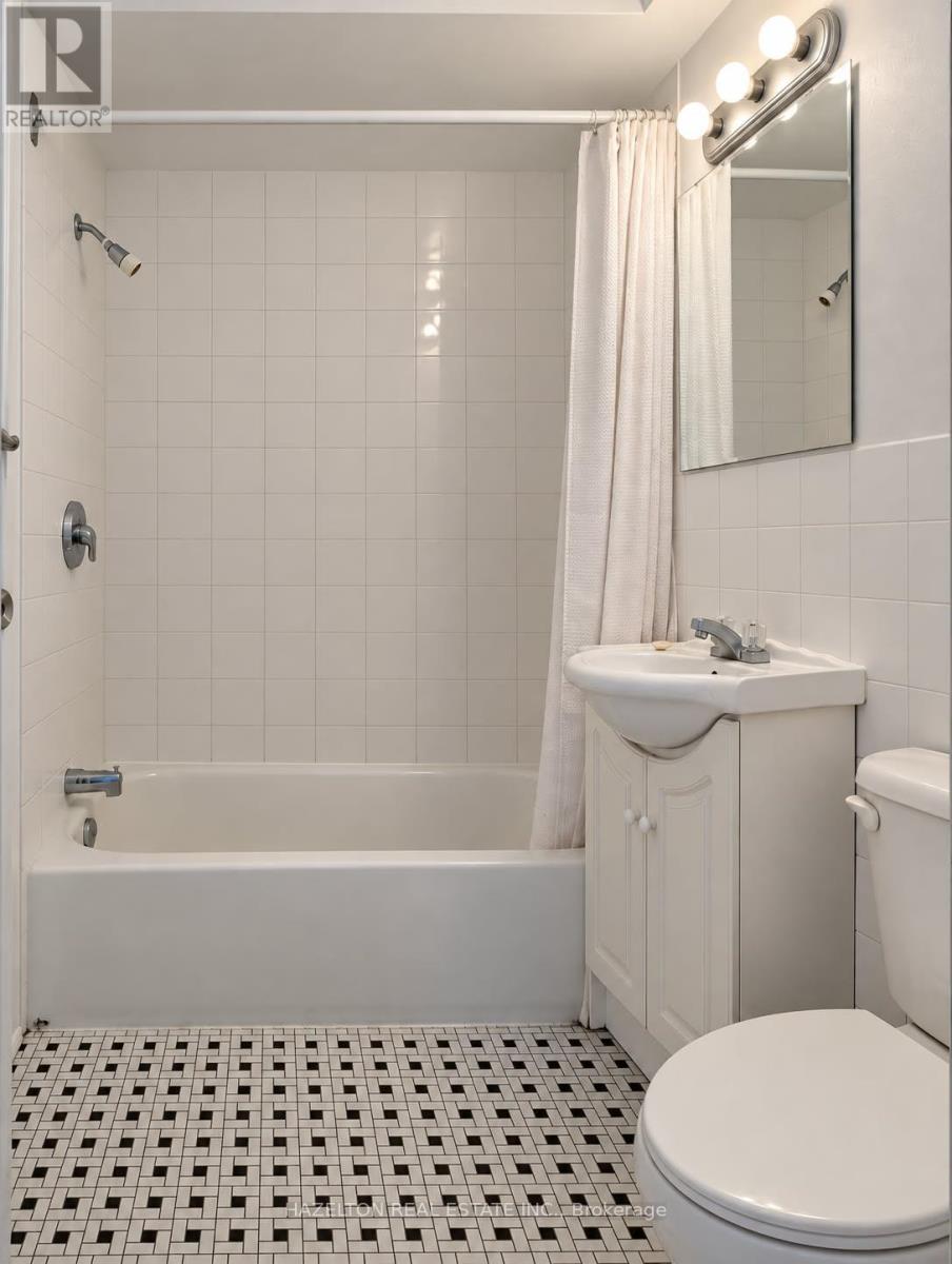 809 - 206 St George Street Property Photo 12