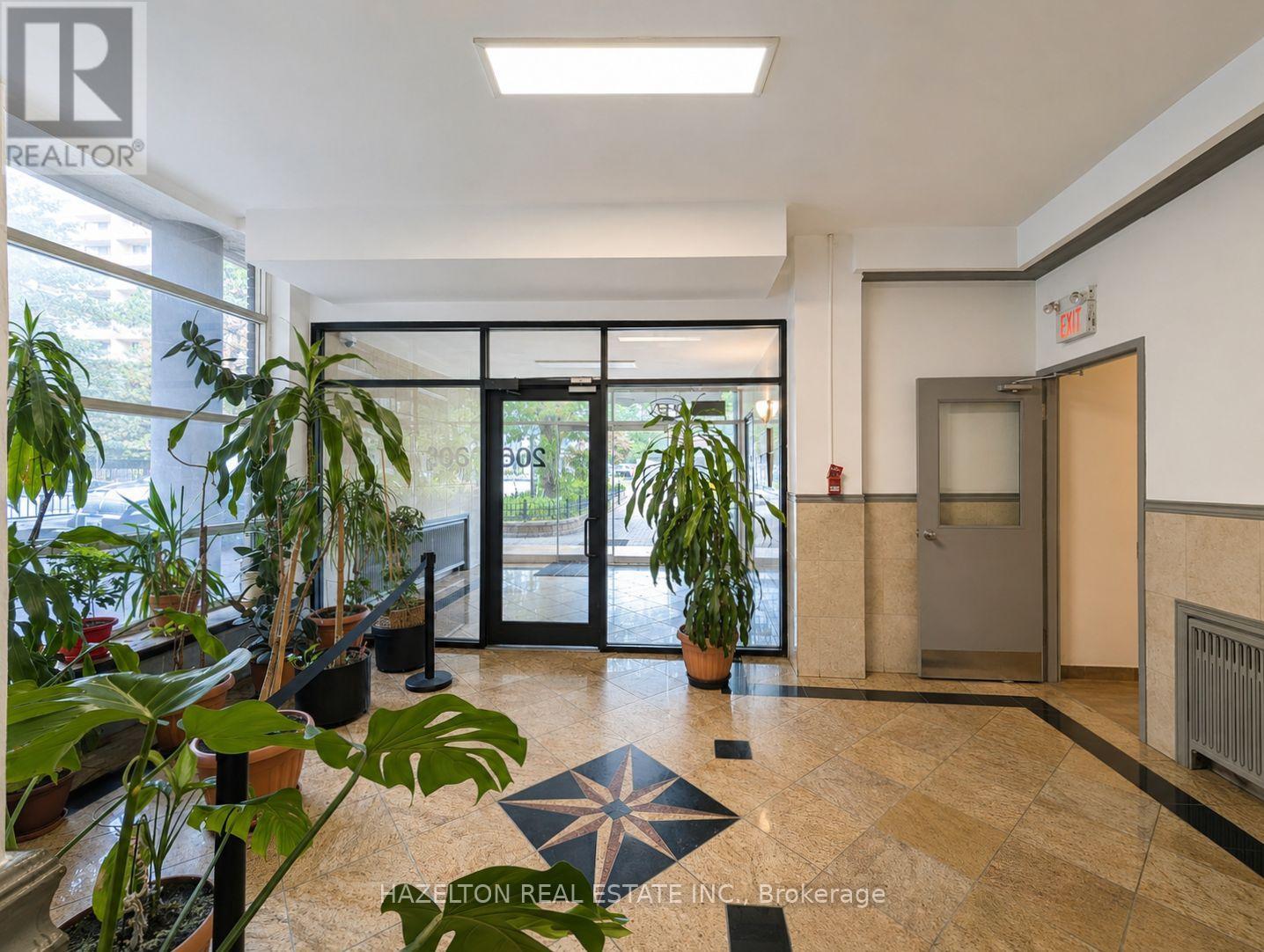 809 - 206 St George Street Property Photo 18