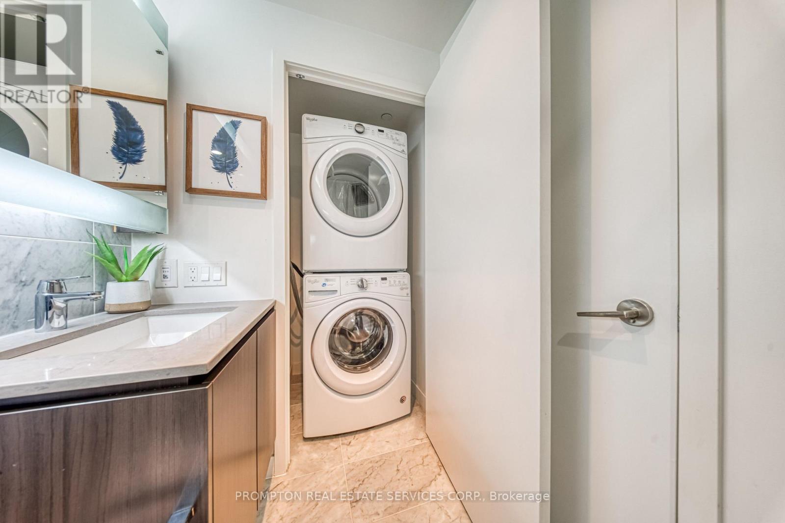 2511 - 115 Mcmahon Drive Property Photo 24