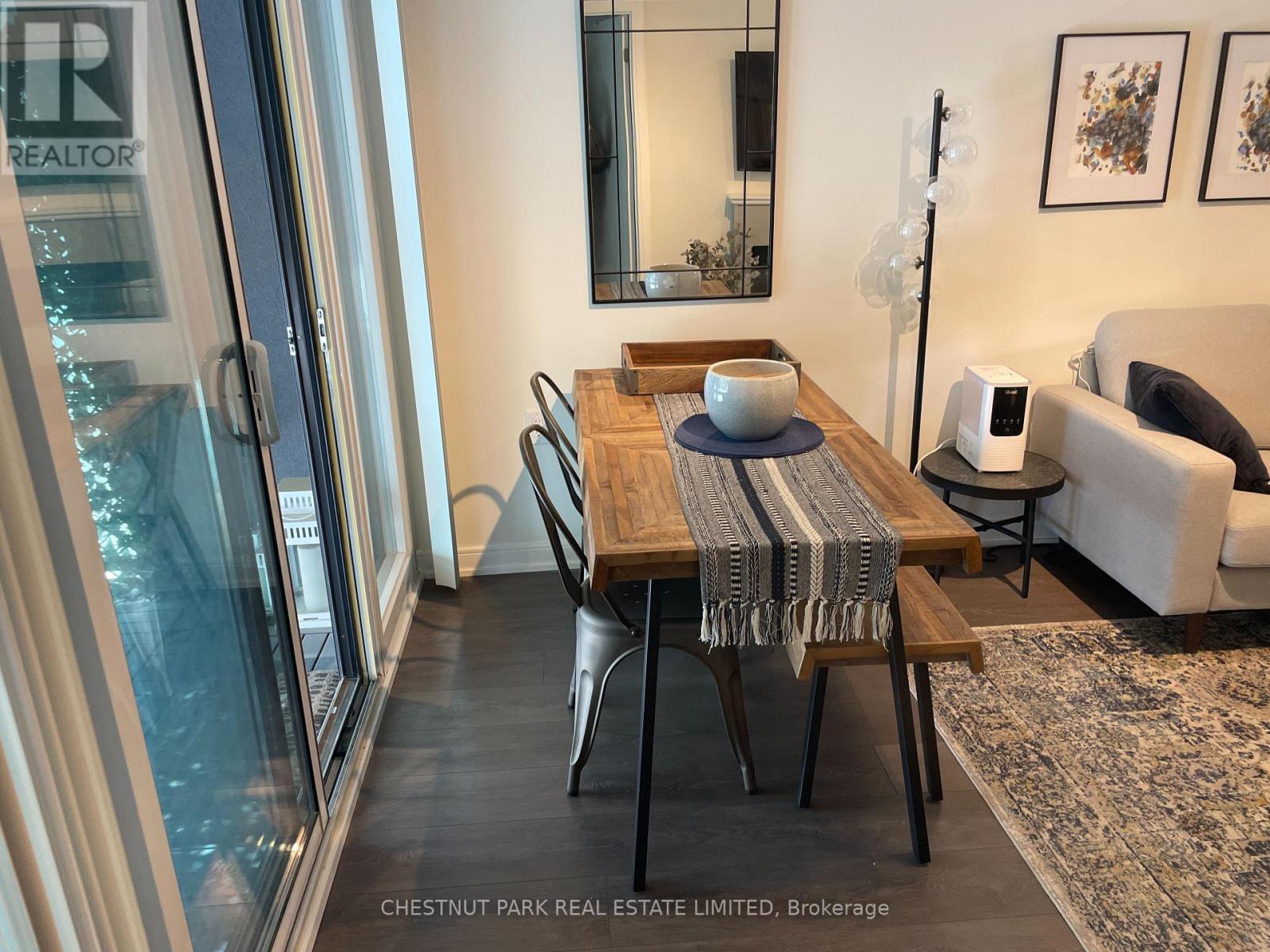 701 - 525 Adelaide Street W Property Photo 15