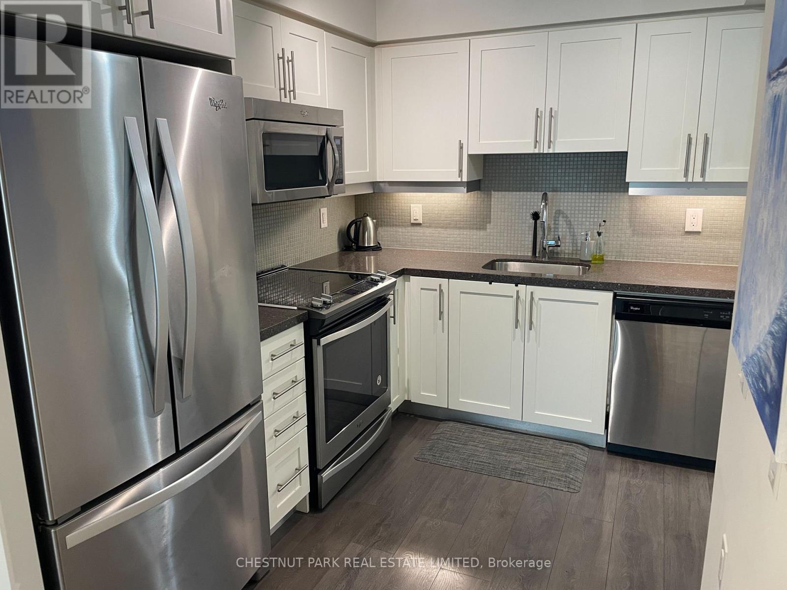 701 - 525 Adelaide Street W Property Photo 17