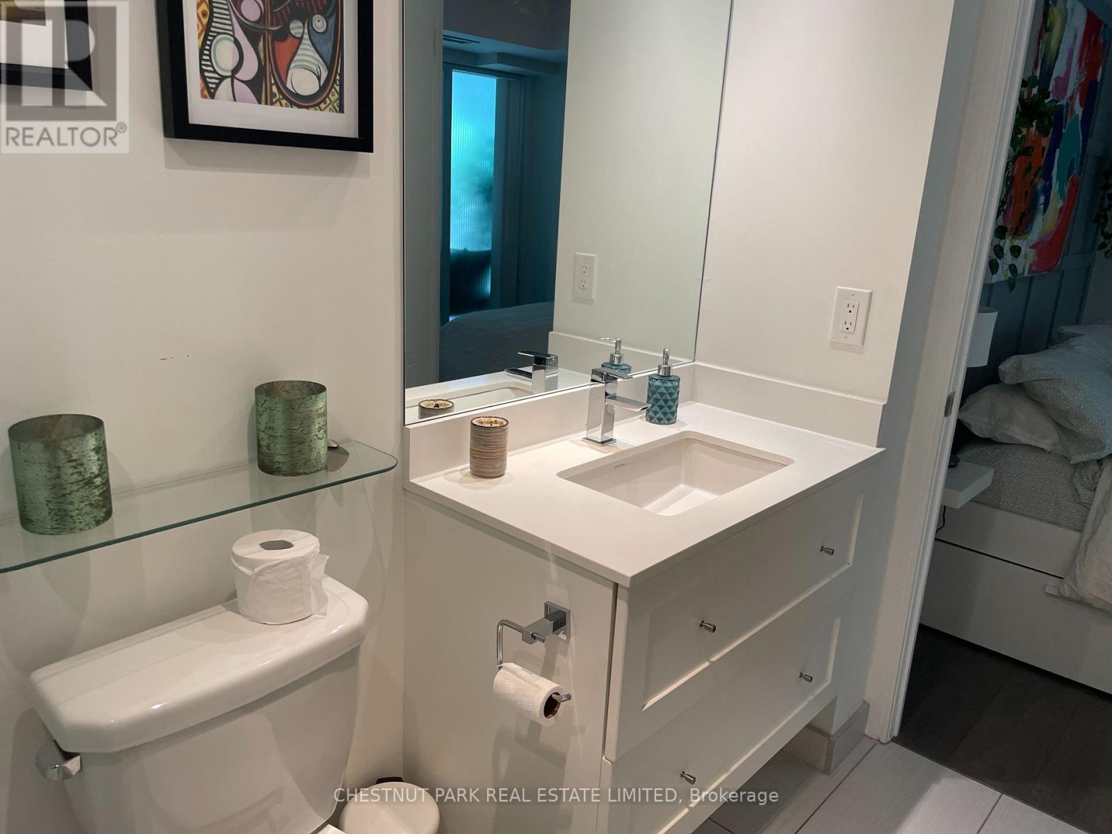 701 - 525 Adelaide Street W Property Photo 21