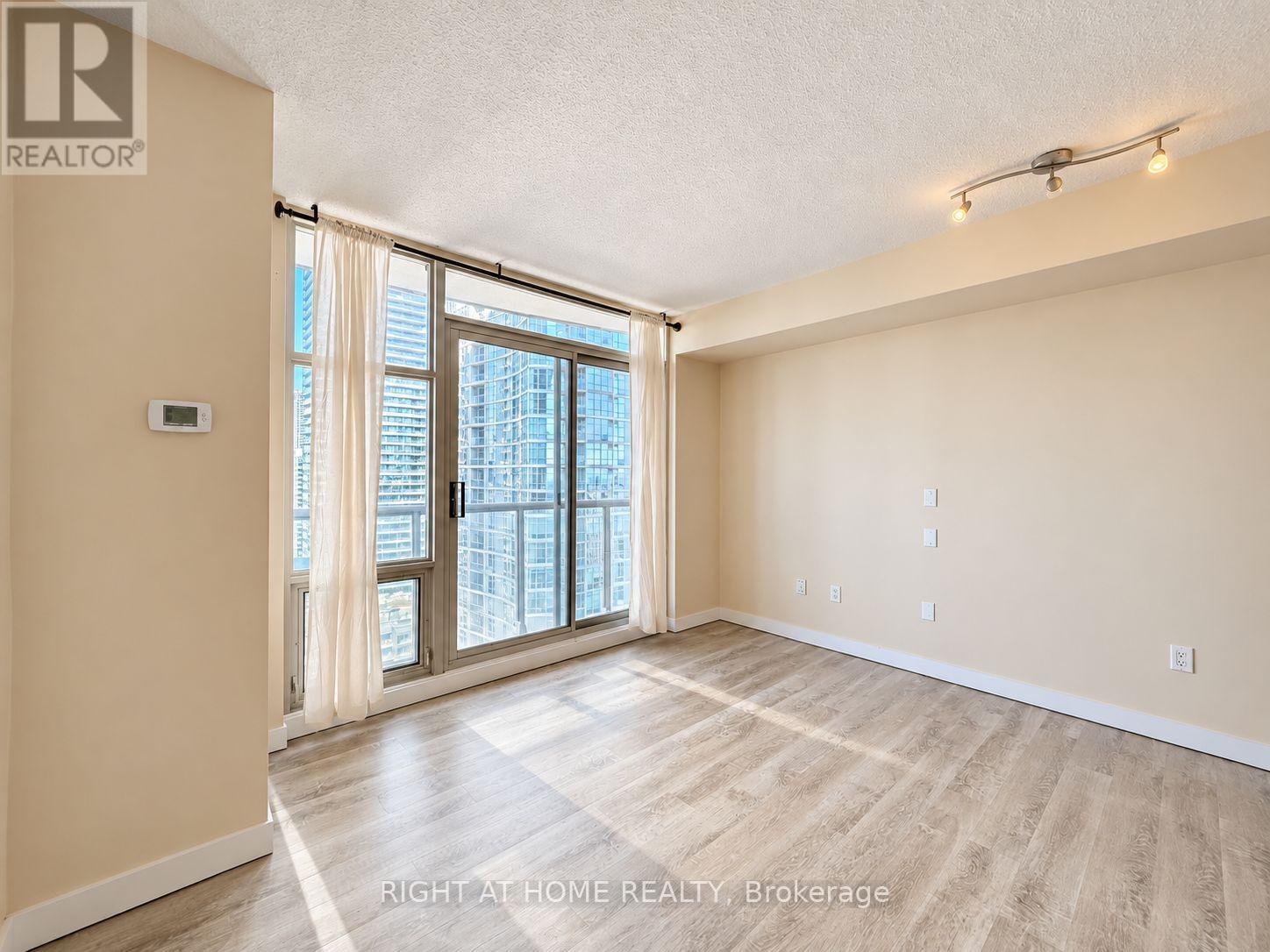 2905 - 35 Mariner Terrace Property Photo 4