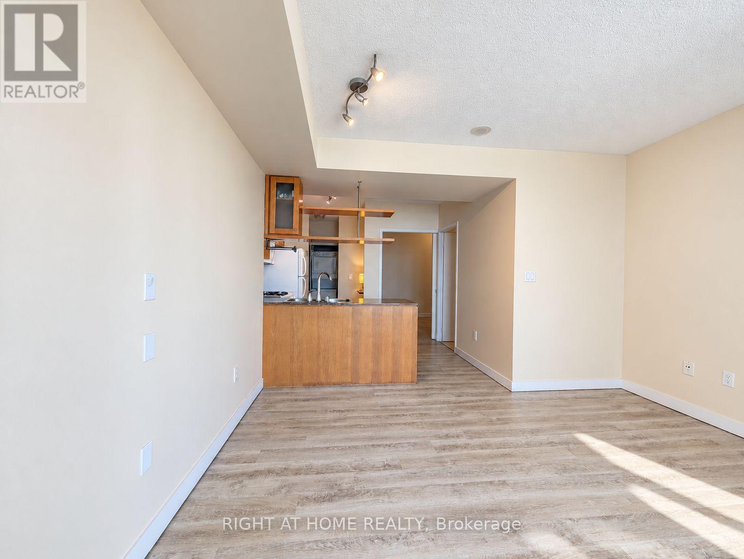 2905 - 35 Mariner Terrace Property Photo 6