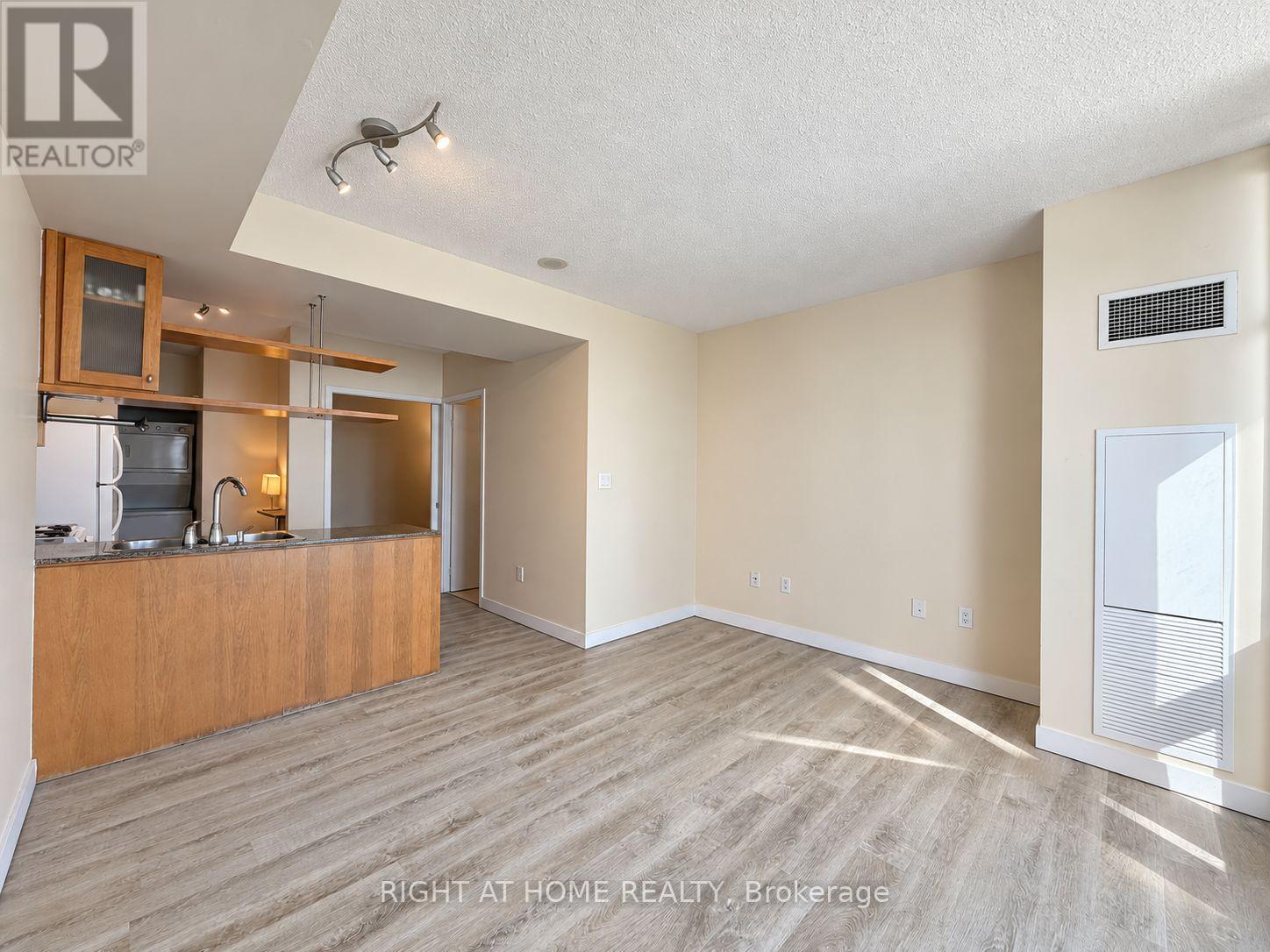 2905 - 35 Mariner Terrace Property Photo 7