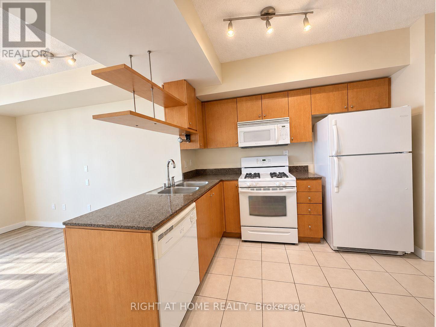2905 - 35 Mariner Terrace Property Photo 9