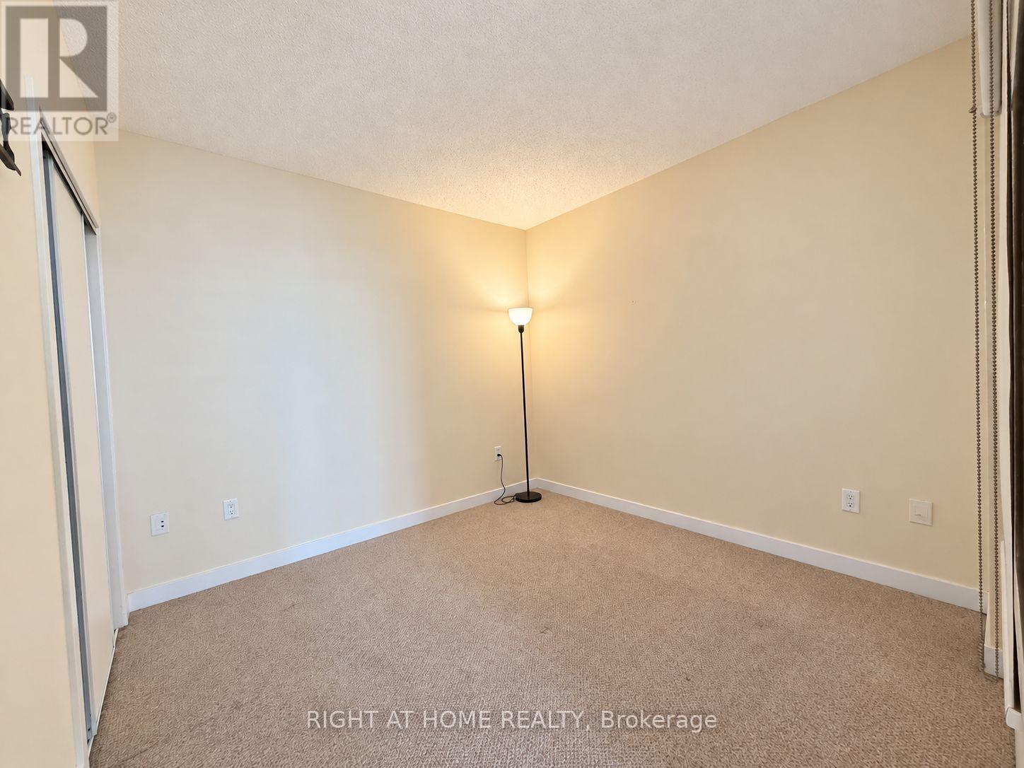 2905 - 35 Mariner Terrace Property Photo 11