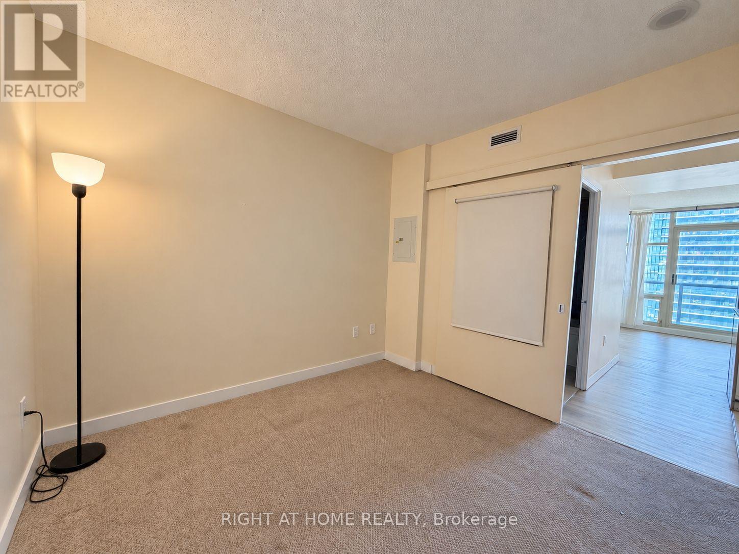2905 - 35 Mariner Terrace Property Photo 12