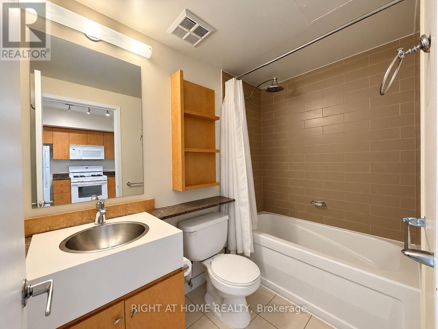 2905 - 35 Mariner Terrace Property Photo 13