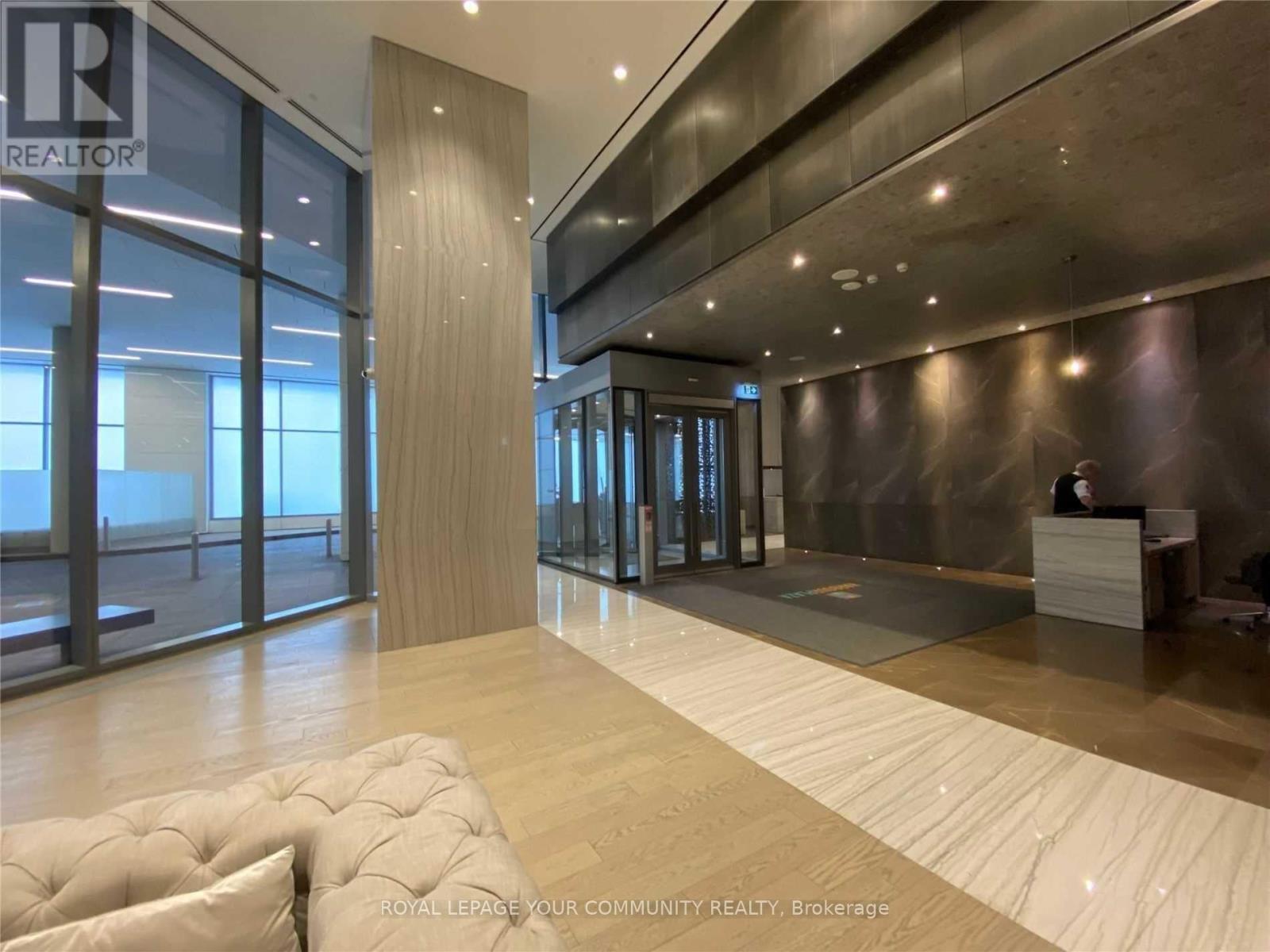 5003 - 100 Harbour Street Property Photo 2