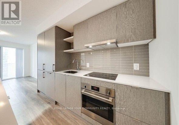 5003 - 100 Harbour Street Property Photo 5
