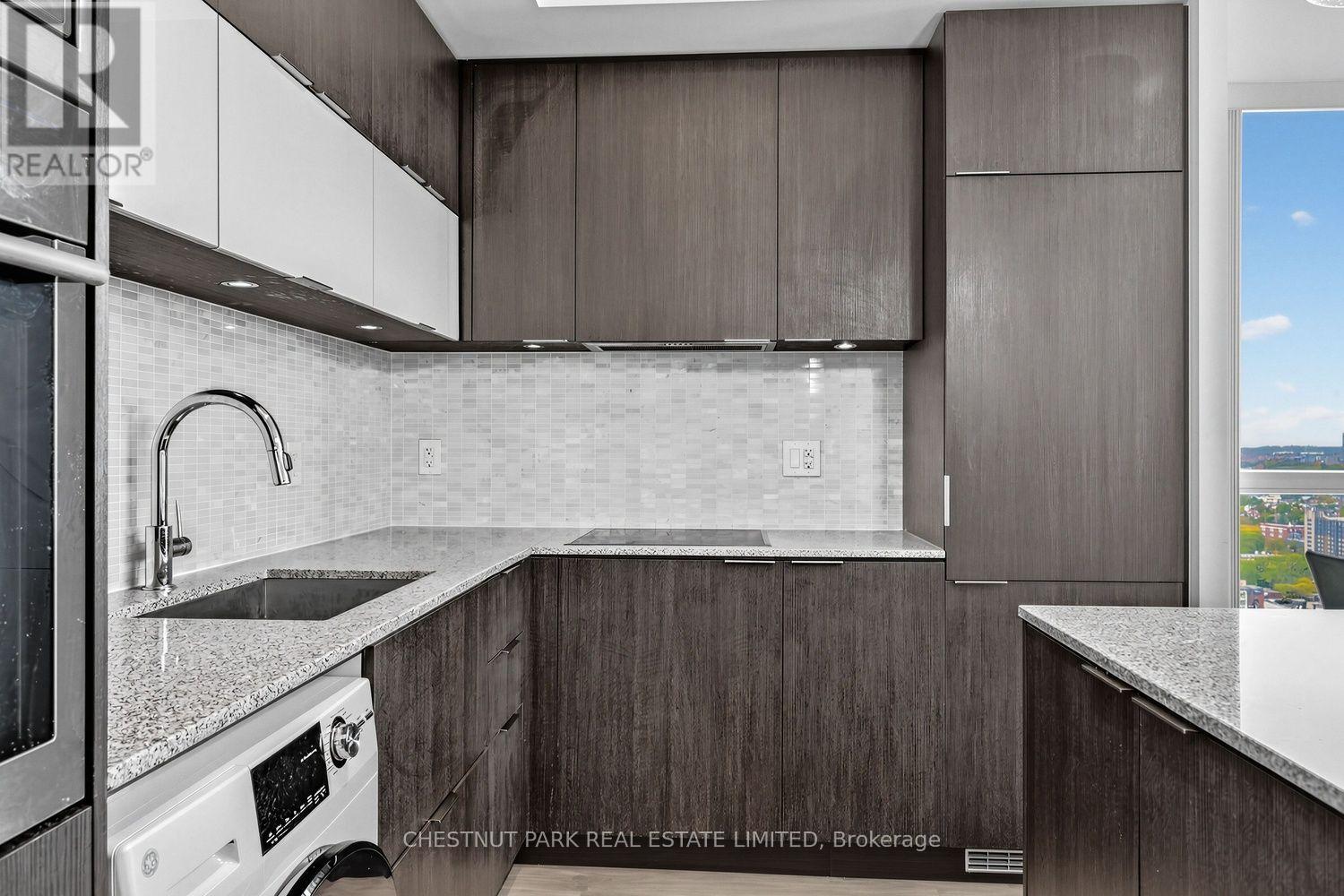 3001 - 318 Richmond Street W Property Photo 3