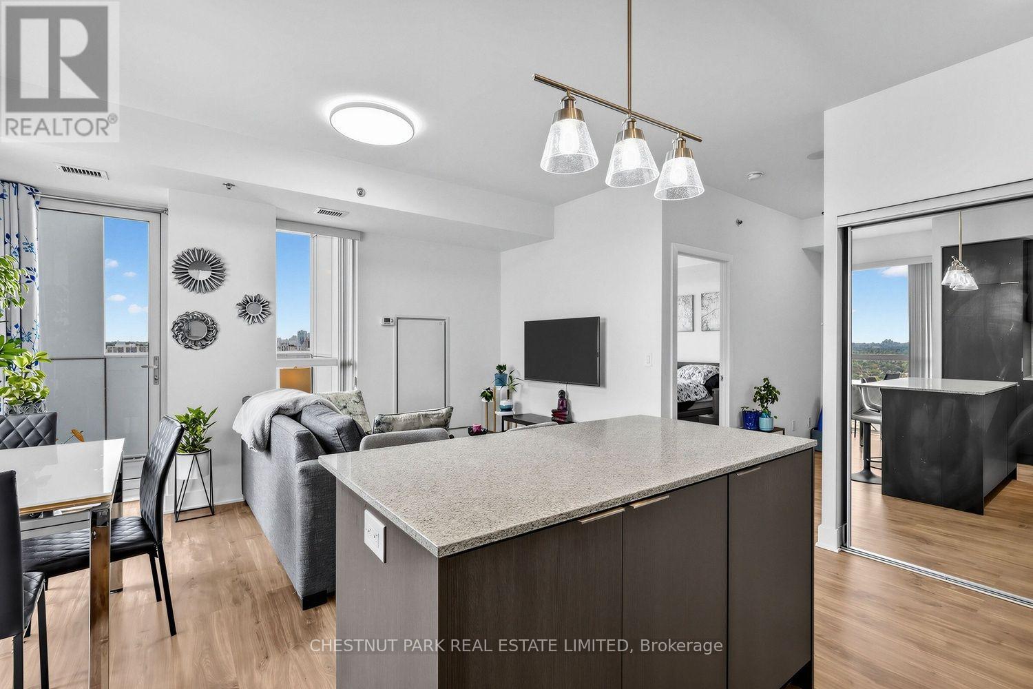 3001 - 318 Richmond Street W Property Photo 4