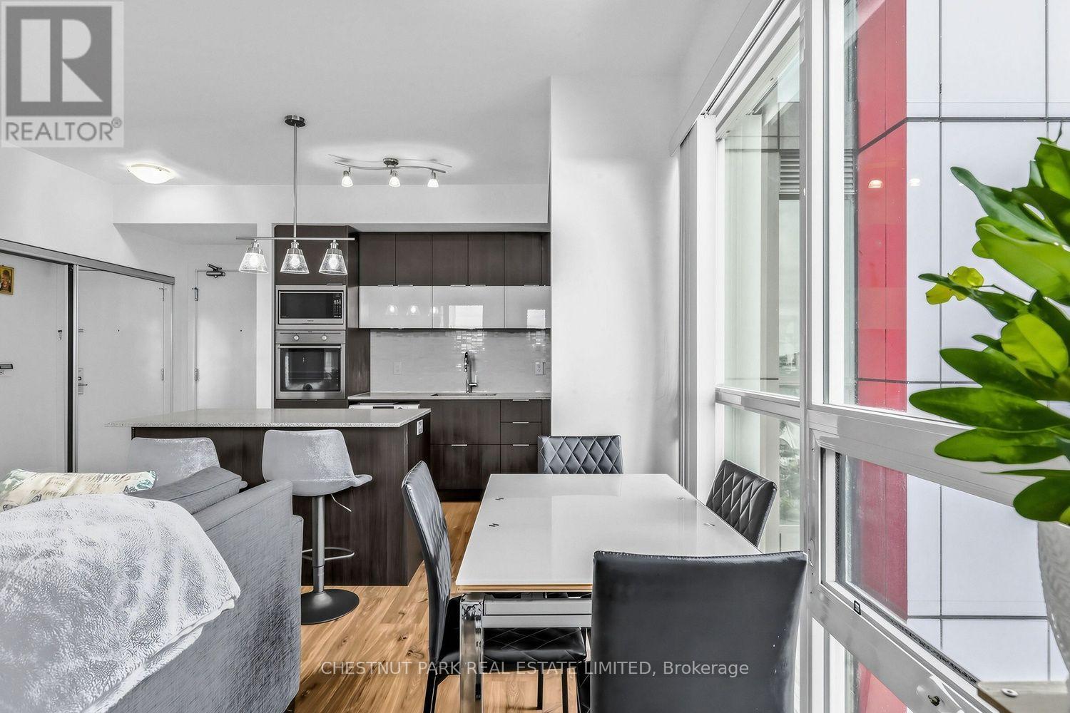 3001 - 318 Richmond Street W Property Photo 7