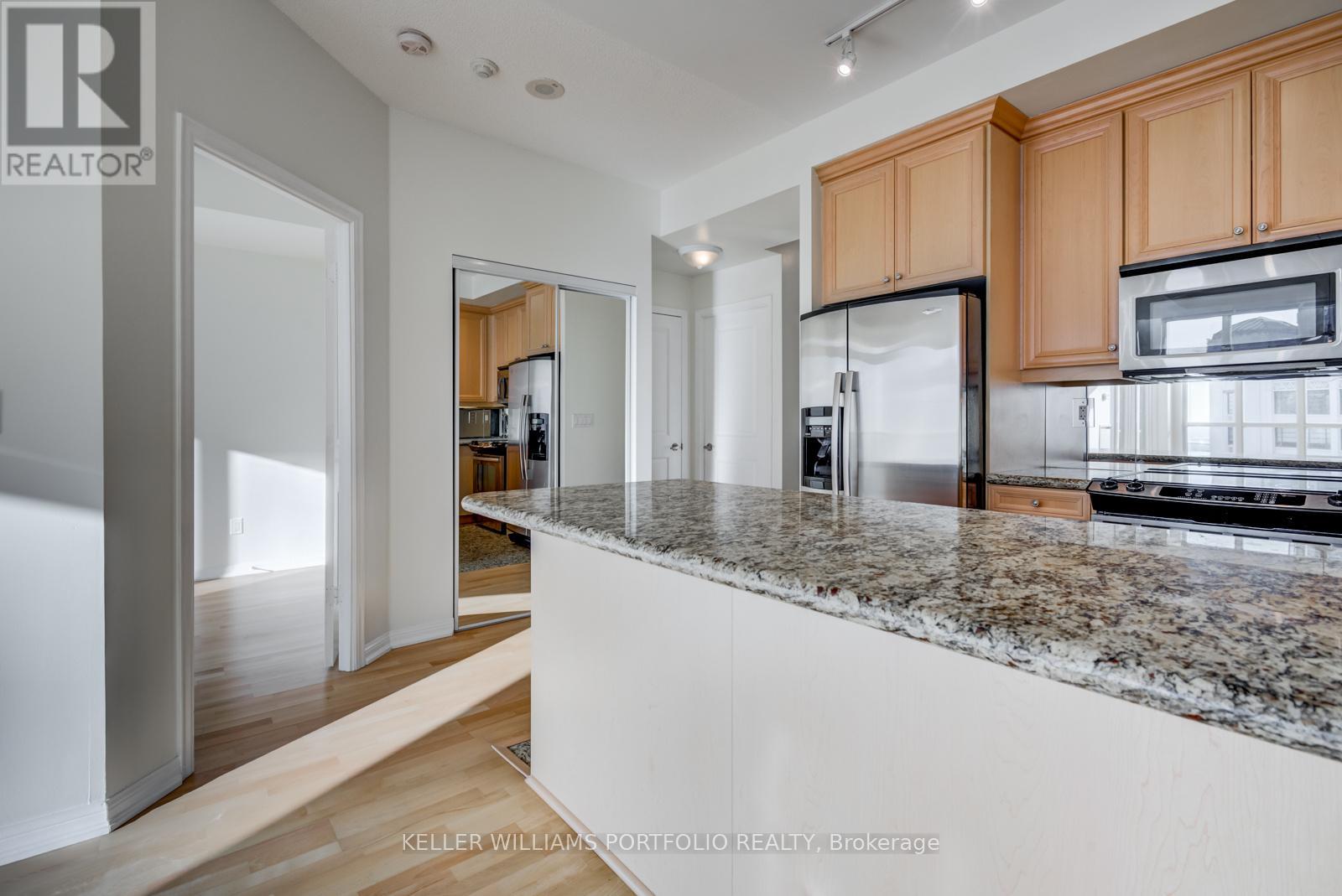727 - 628 Fleet Street Property Photo 8