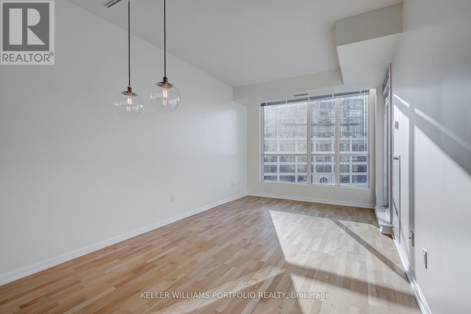 727 - 628 Fleet Street Property Photo 9