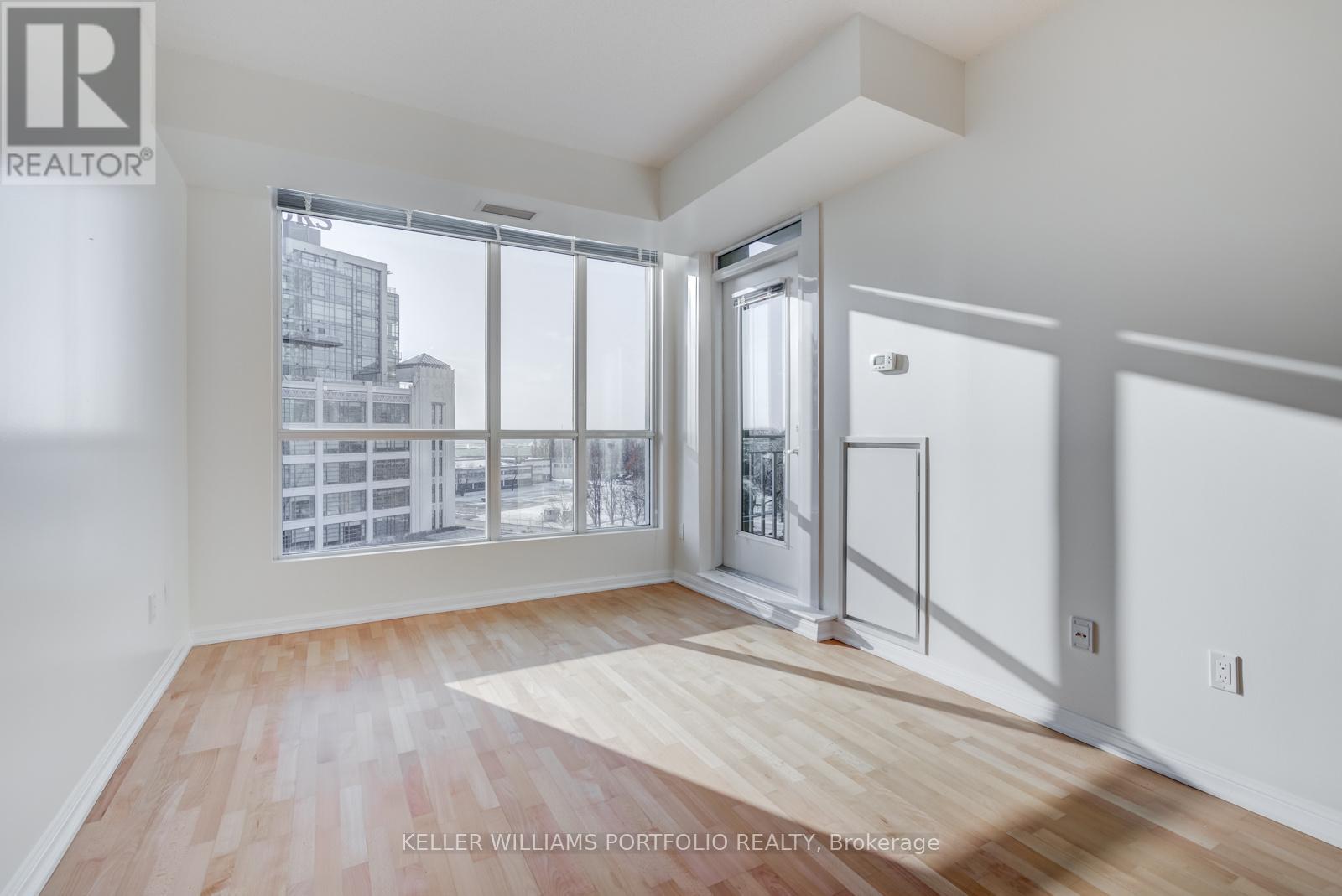 727 - 628 Fleet Street Property Photo 10
