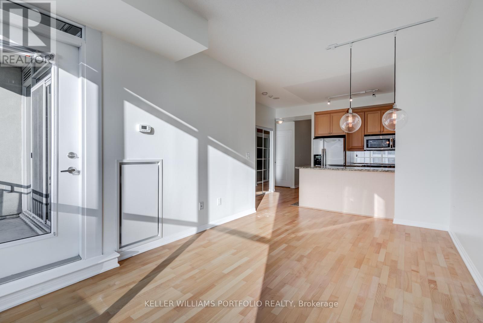 727 - 628 Fleet Street Property Photo 11