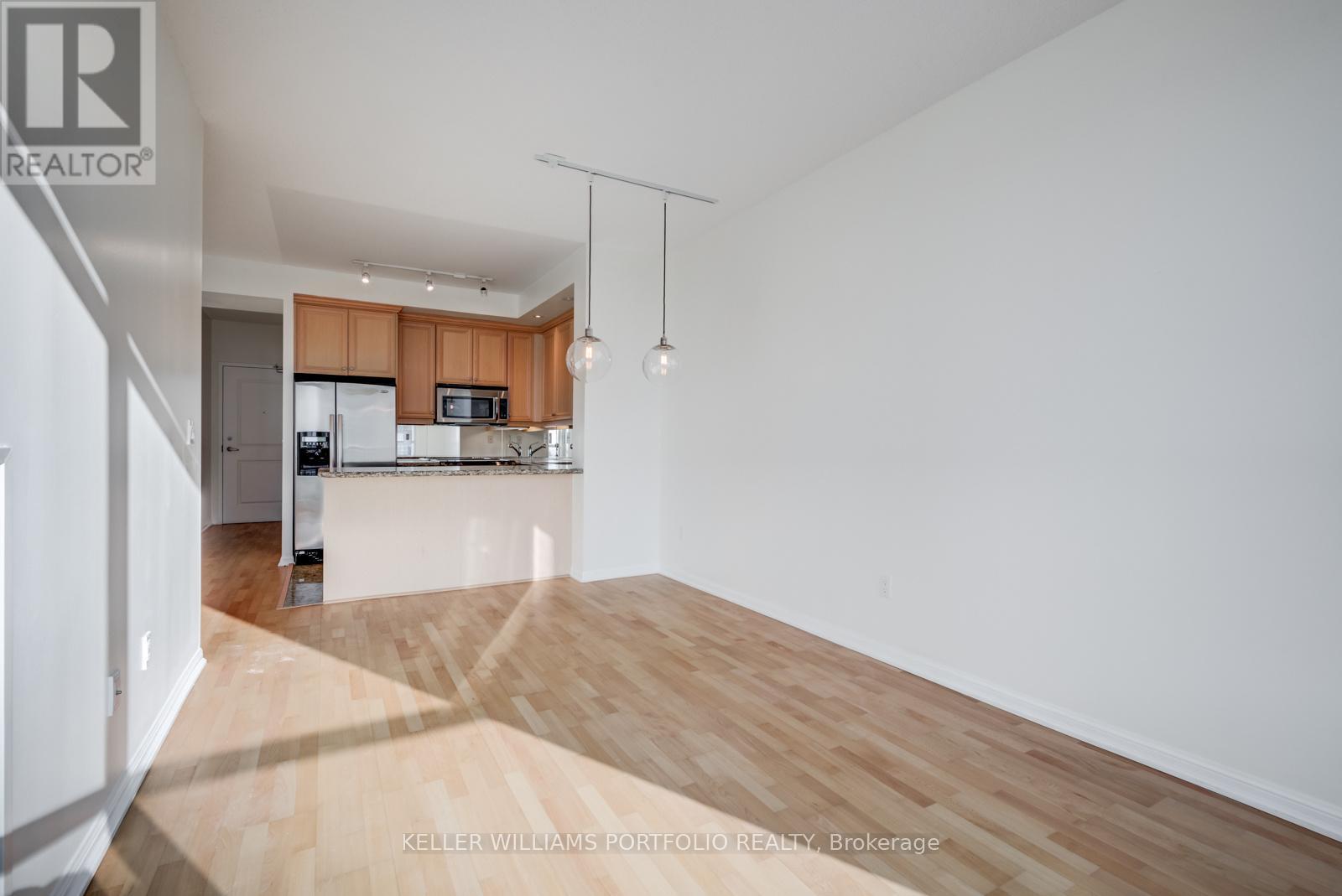 727 - 628 Fleet Street Property Photo 12