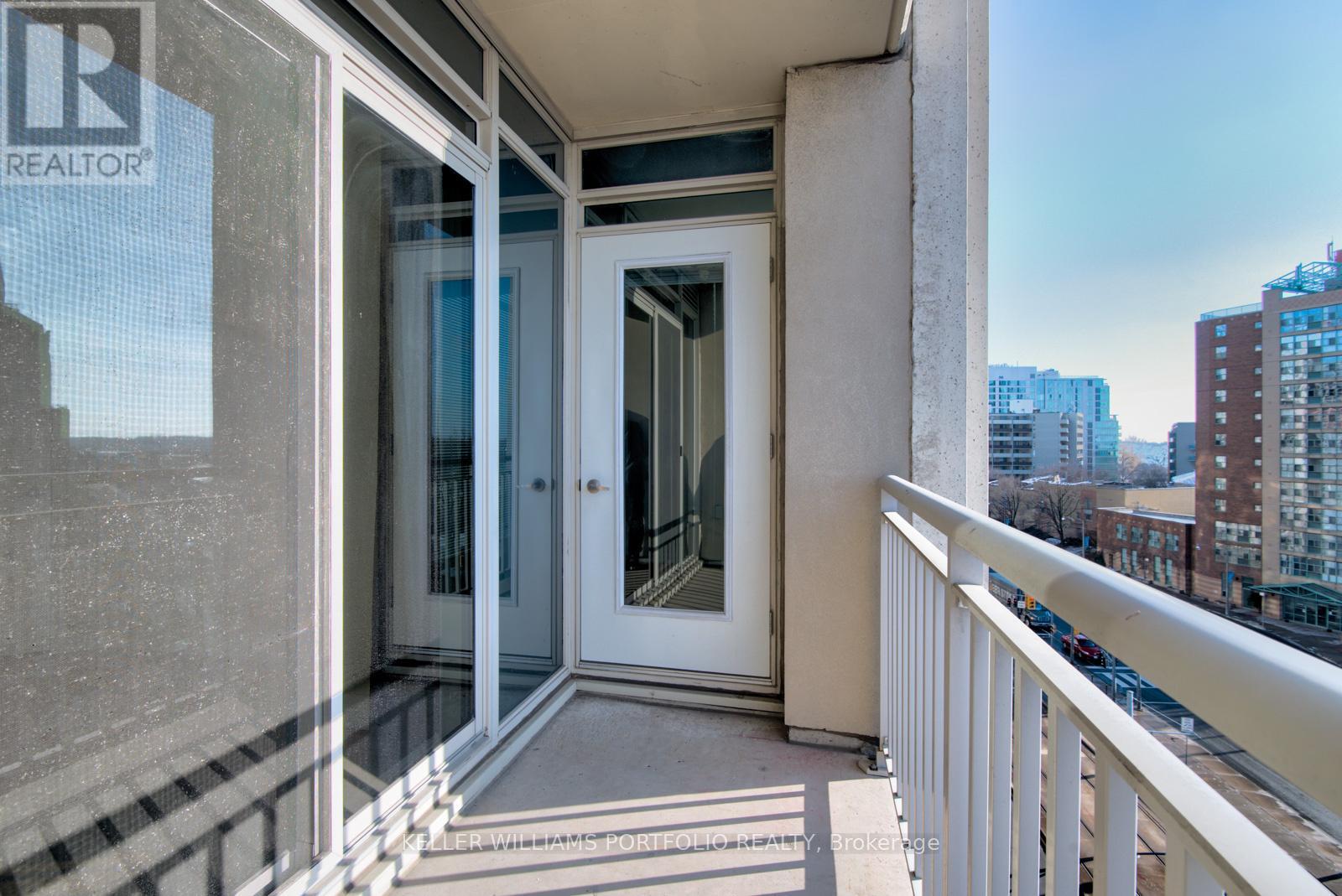 727 - 628 Fleet Street Property Photo 18
