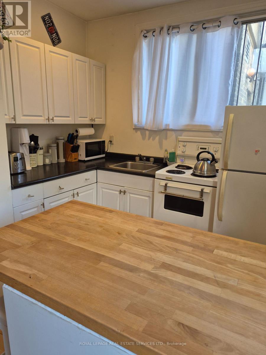 Main Floor - 804 Bloor Street W Property Photo 4