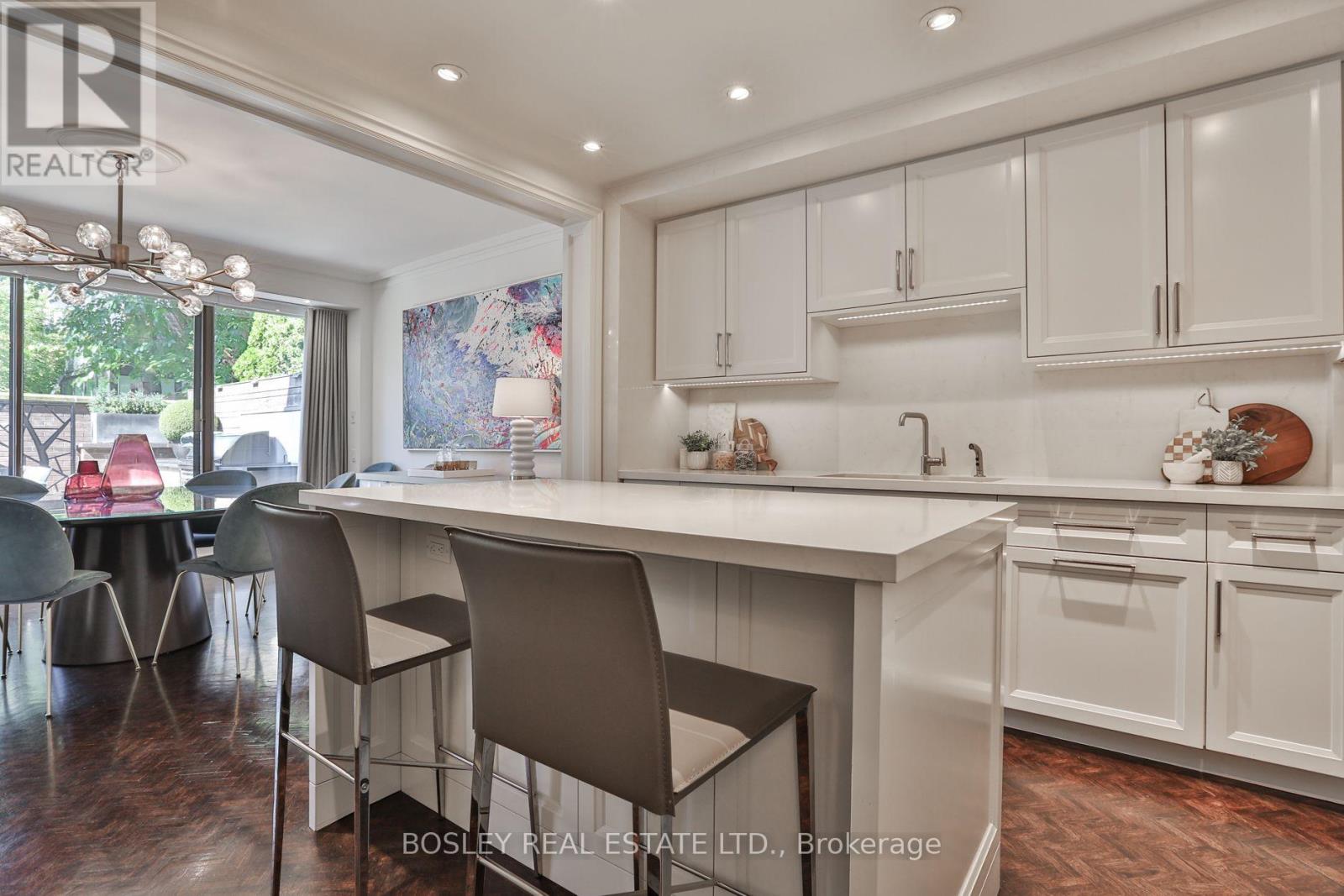 101 - 4 Lowther Avenue Property Photo 8