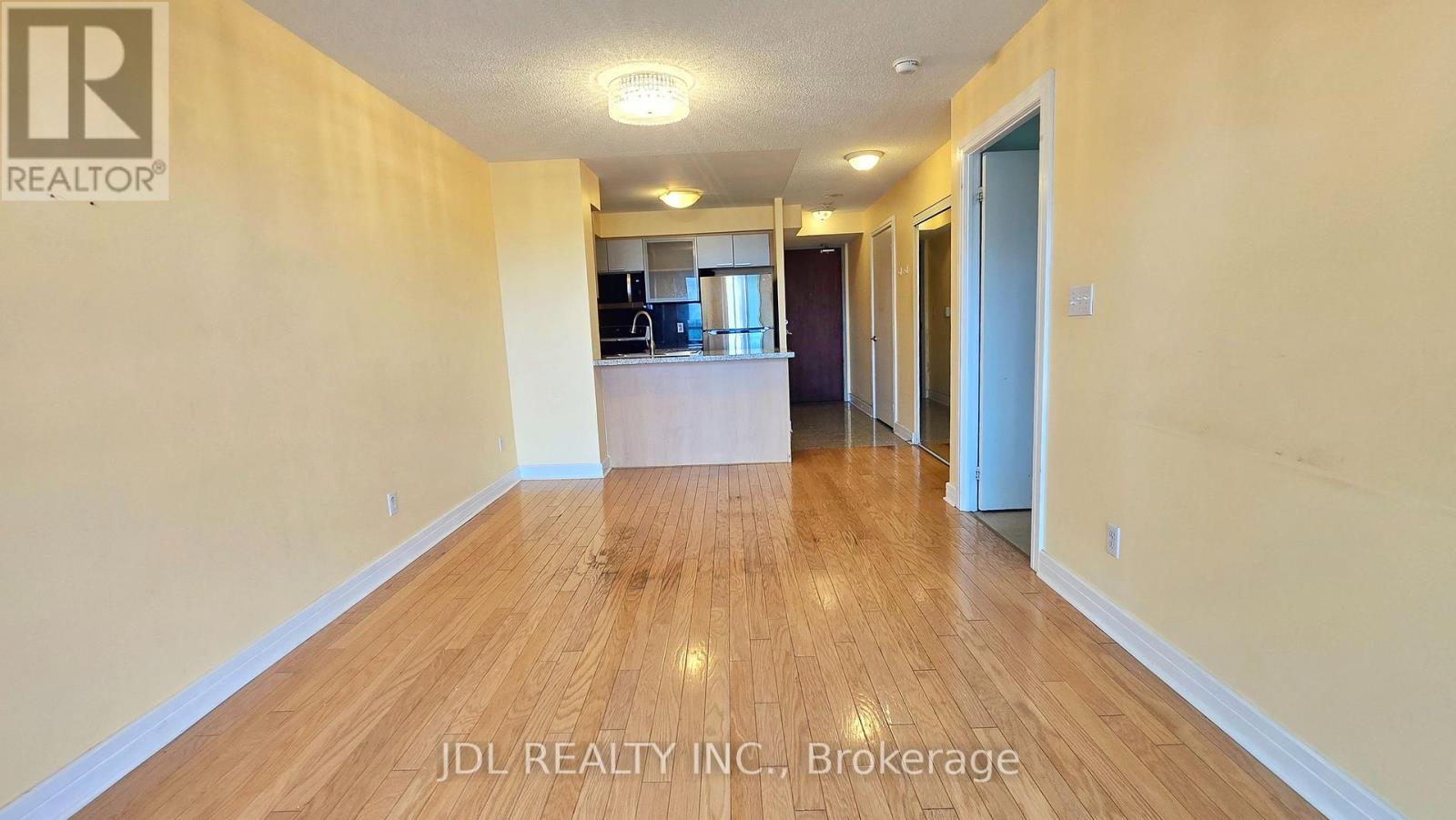 1009 - 16 Harrison Garden Boulevard Property Photo 3