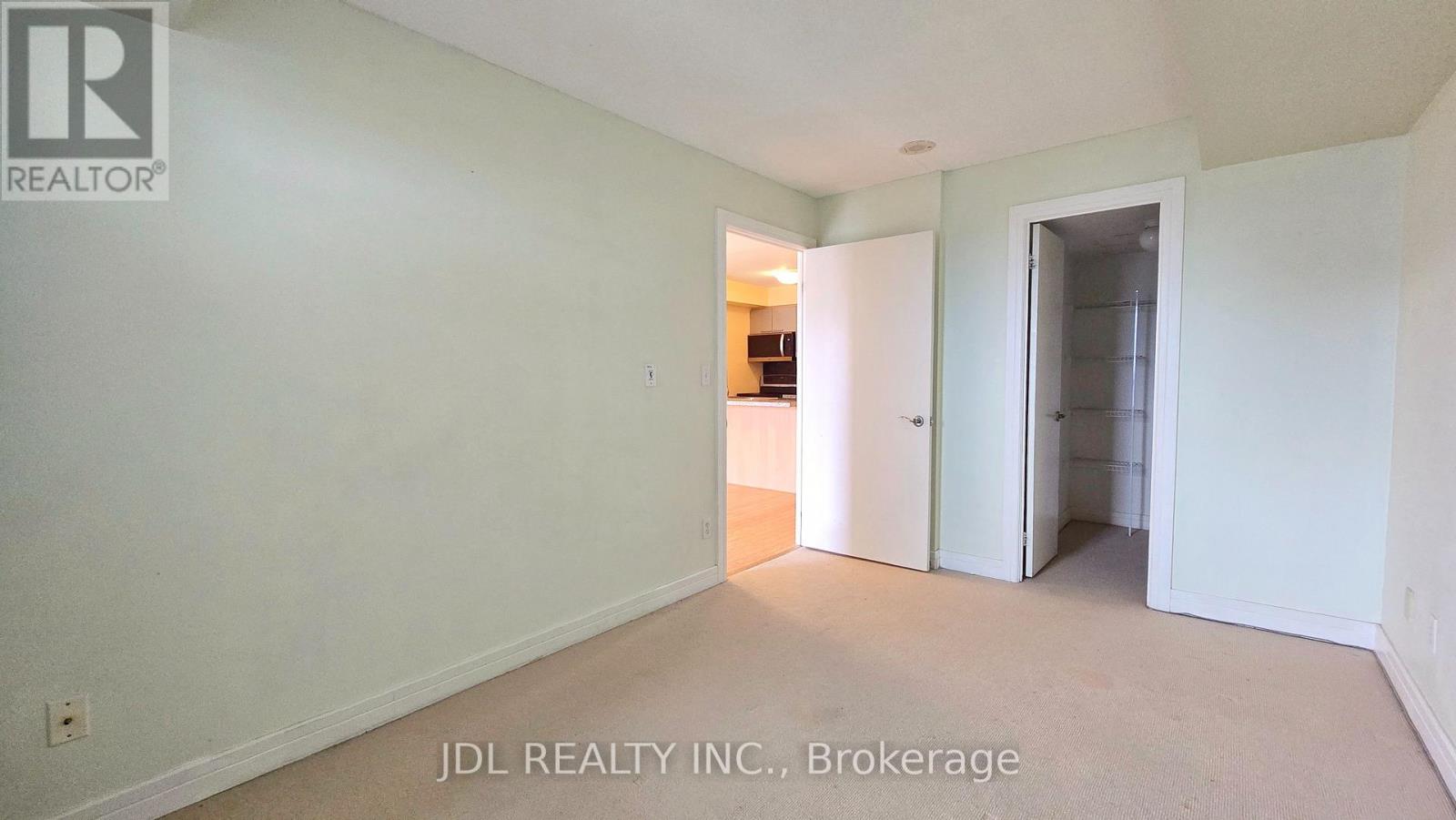 1009 - 16 Harrison Garden Boulevard Property Photo 5