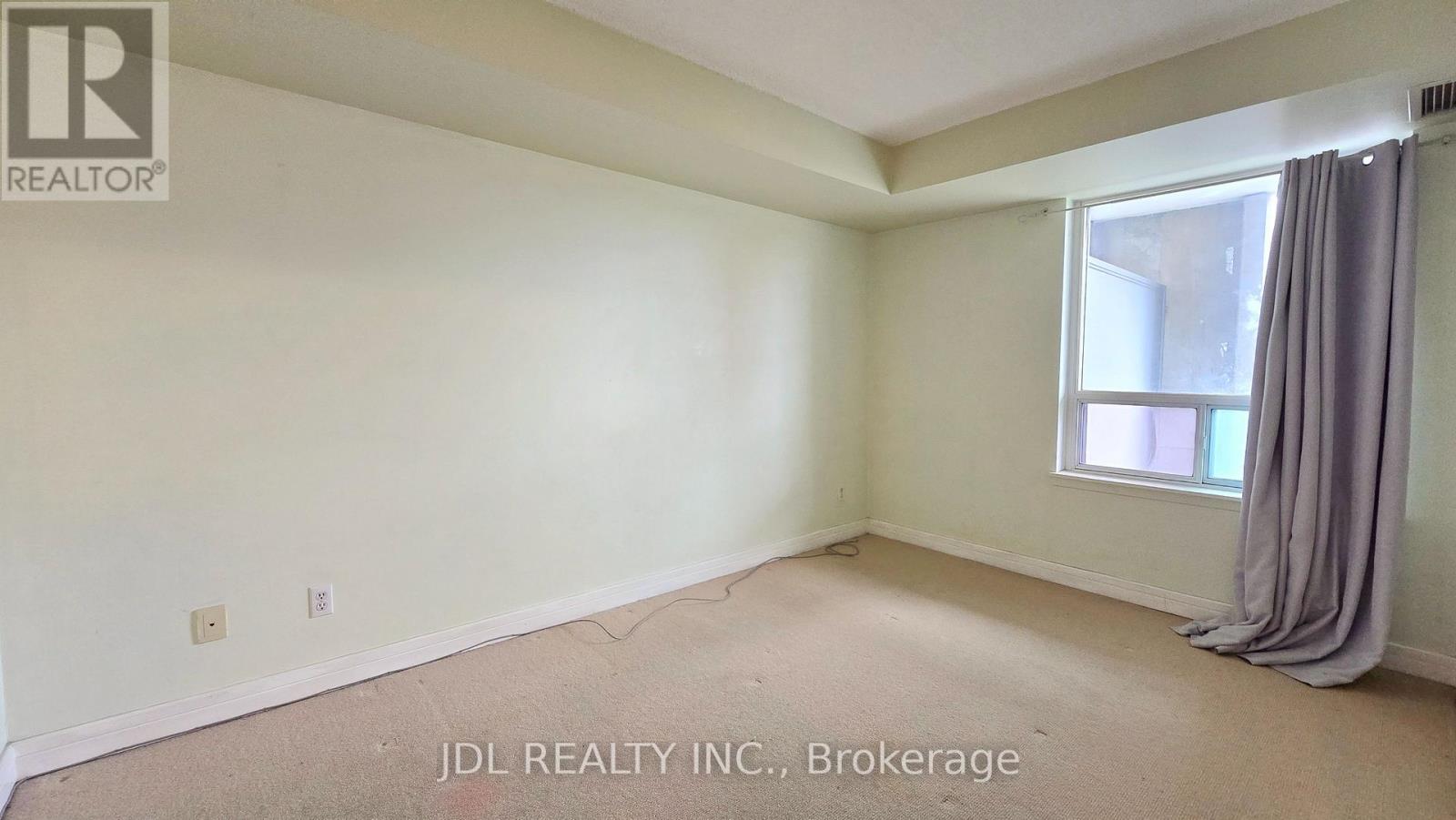 1009 - 16 Harrison Garden Boulevard Property Photo 6