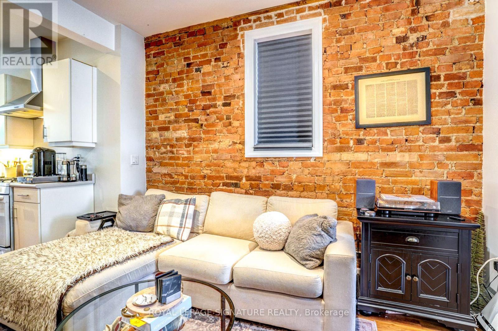 753-755 Richmond Street W Property Photo 4