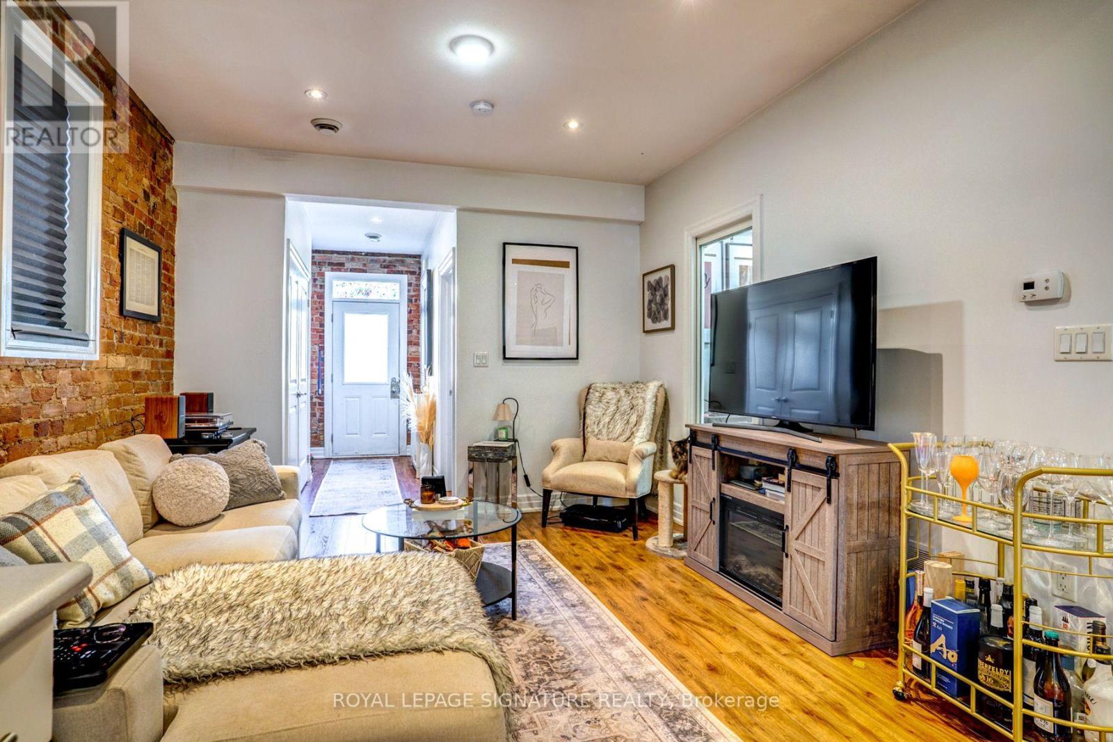 753-755 Richmond Street W Property Photo 5