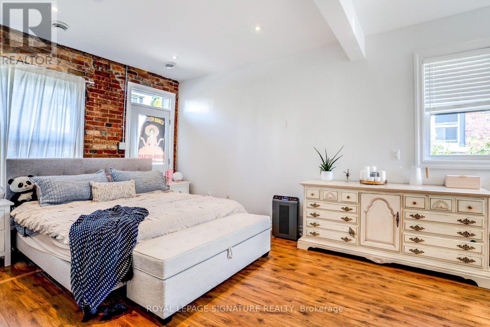 753-755 Richmond Street W Property Photo 8