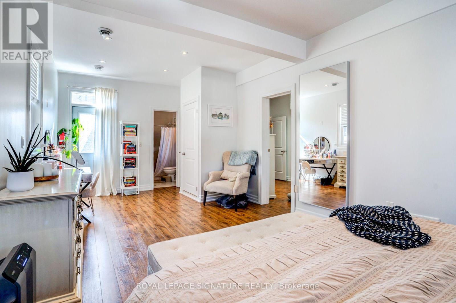 753-755 Richmond Street W Property Photo 9