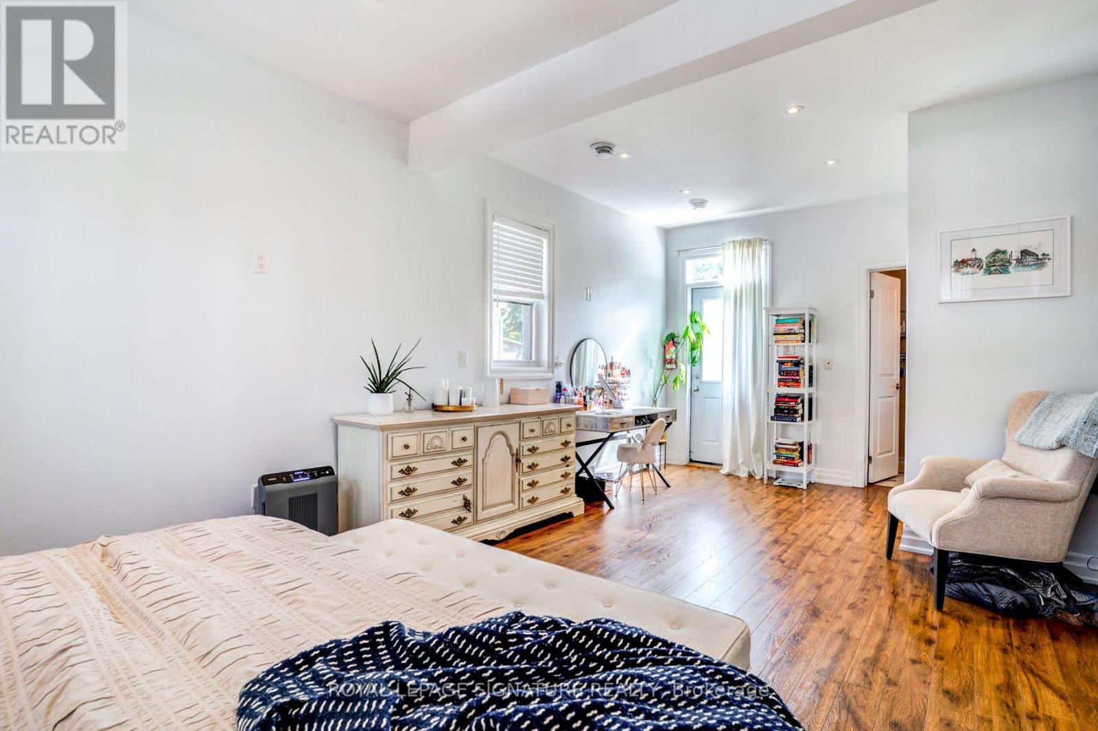 753-755 Richmond Street W Property Photo 10