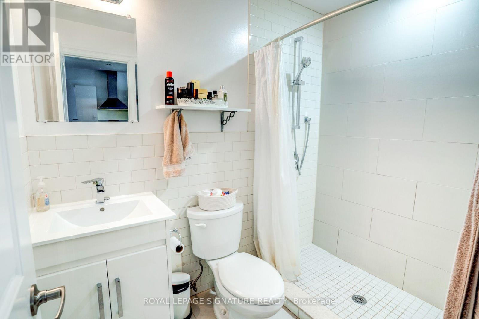 753-755 Richmond Street W Property Photo 11