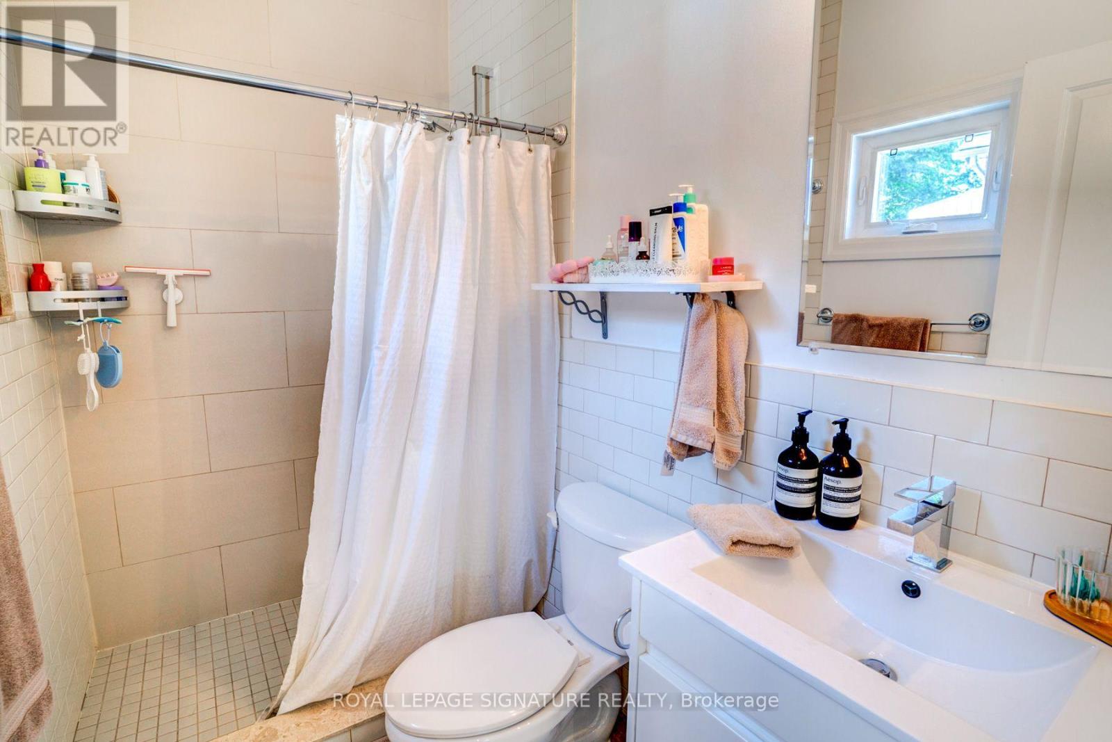 753-755 Richmond Street W Property Photo 15
